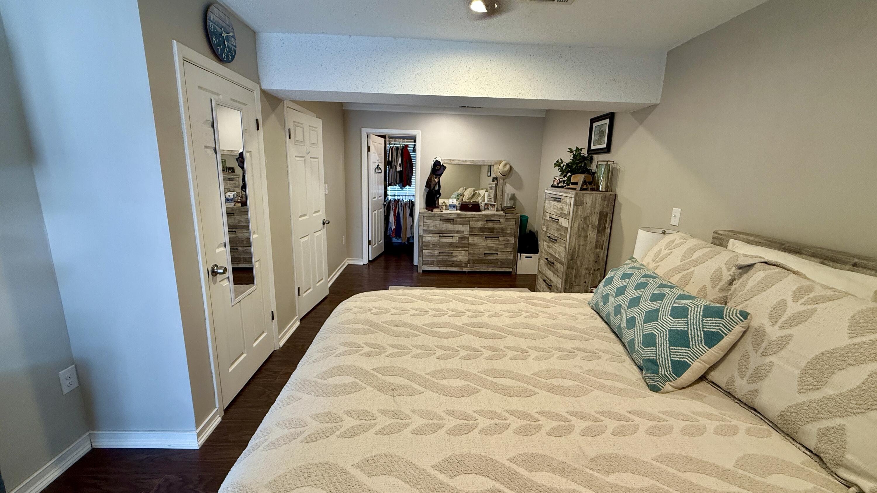 YACHT CLUB ESTATES - Residential