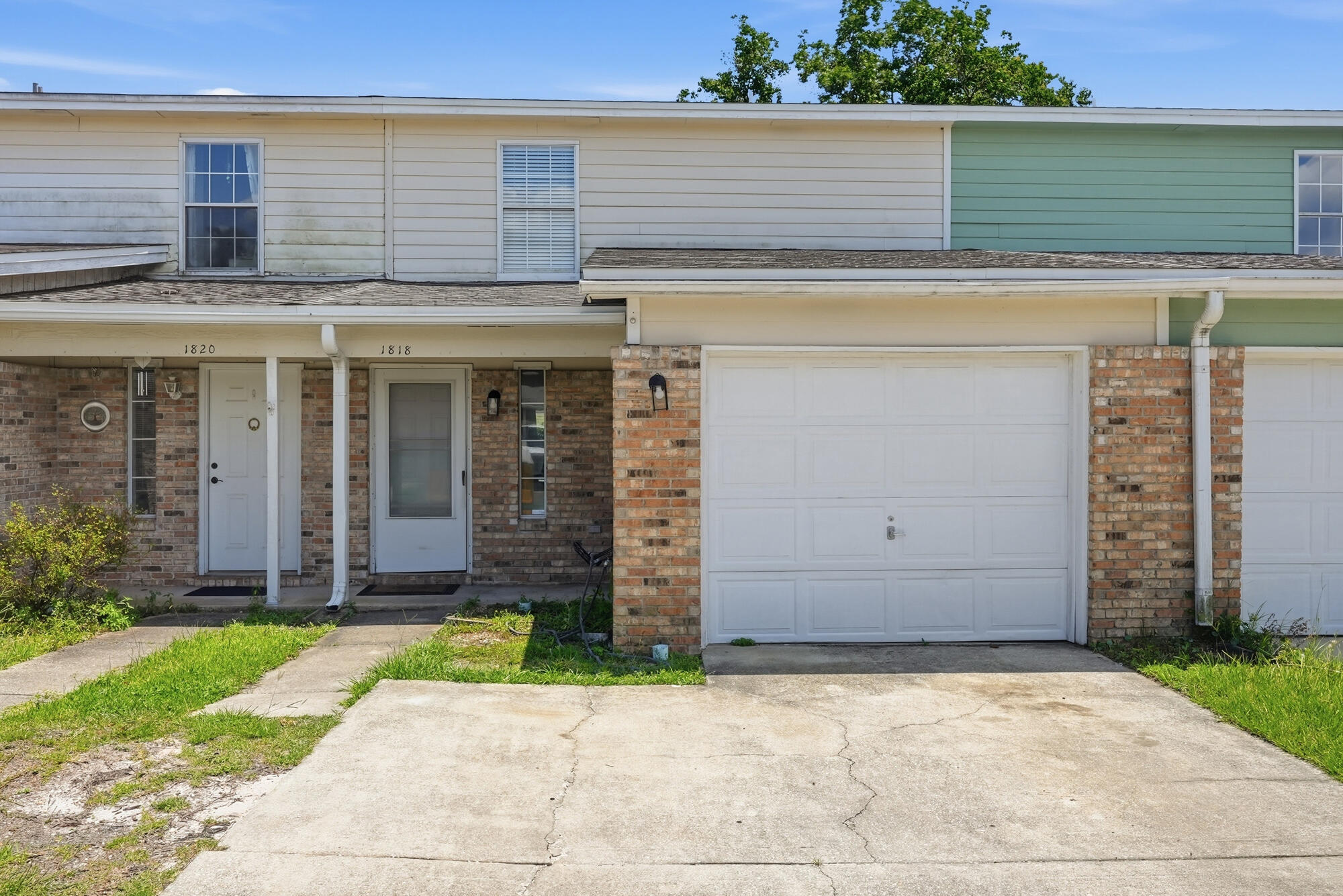 WHISPERING OAKS - Residential