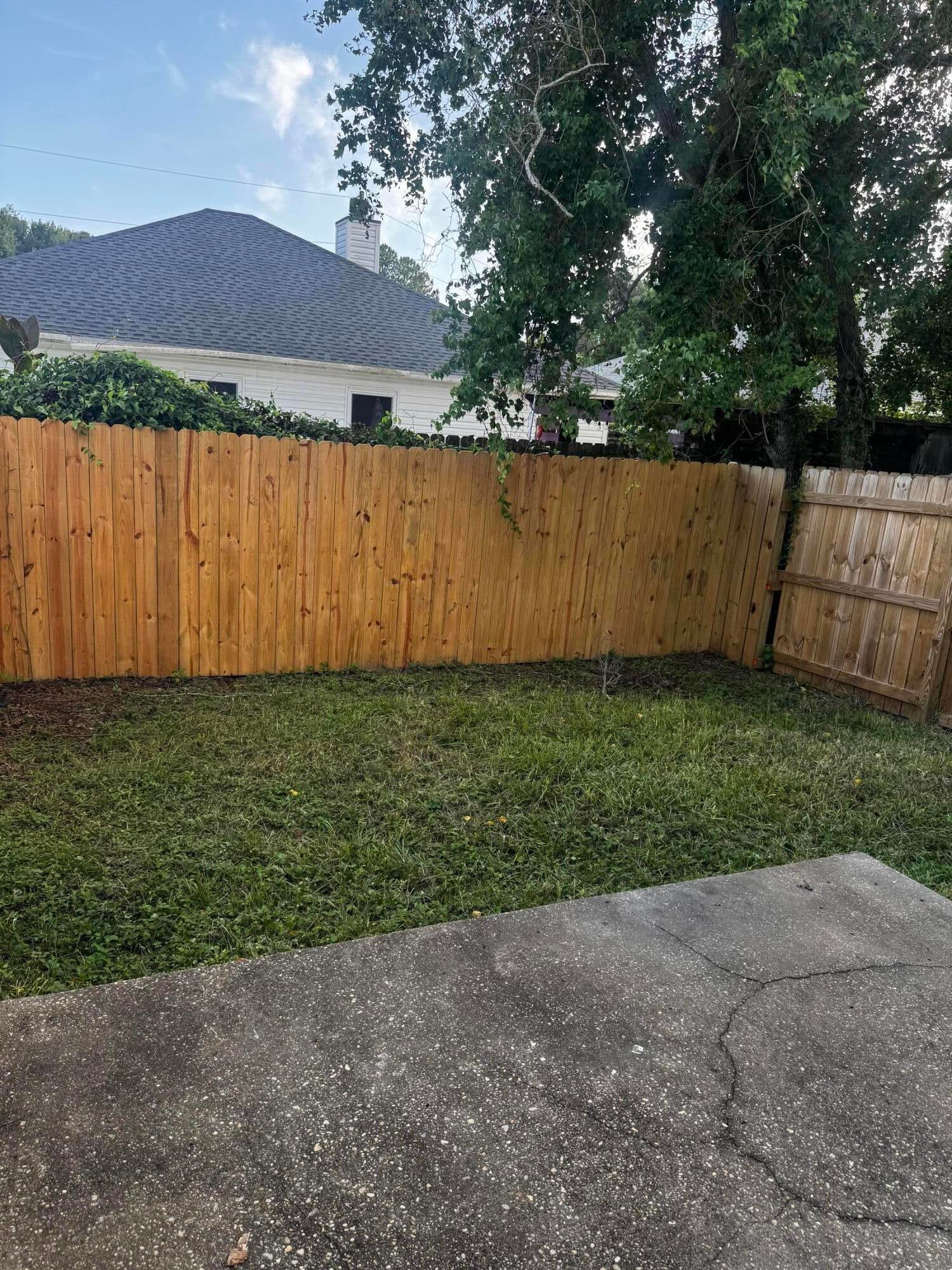 WHISPERING OAKS - Residential