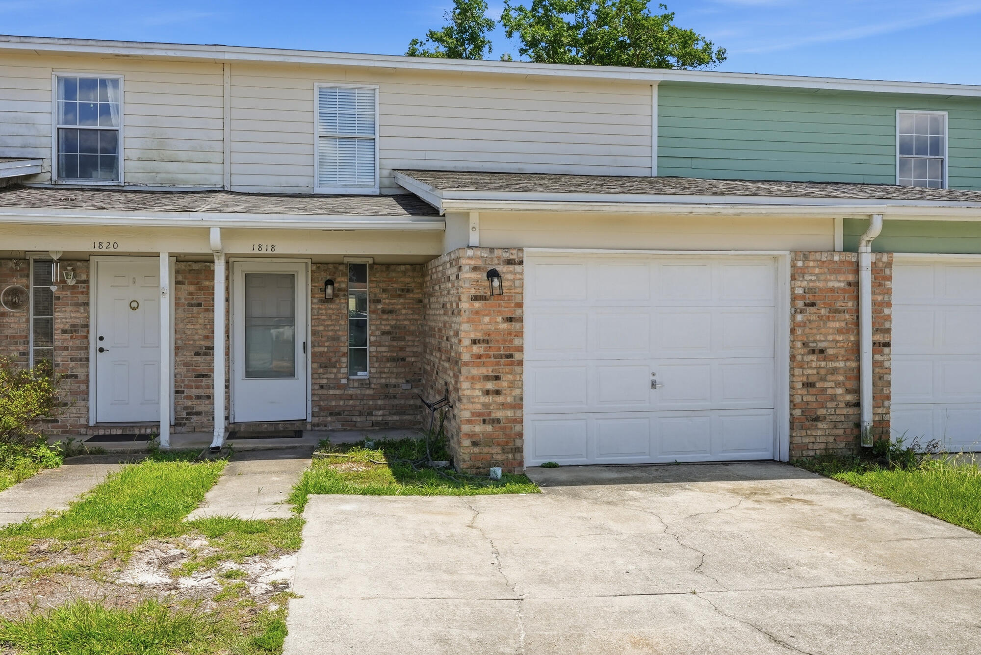 WHISPERING OAKS - Residential
