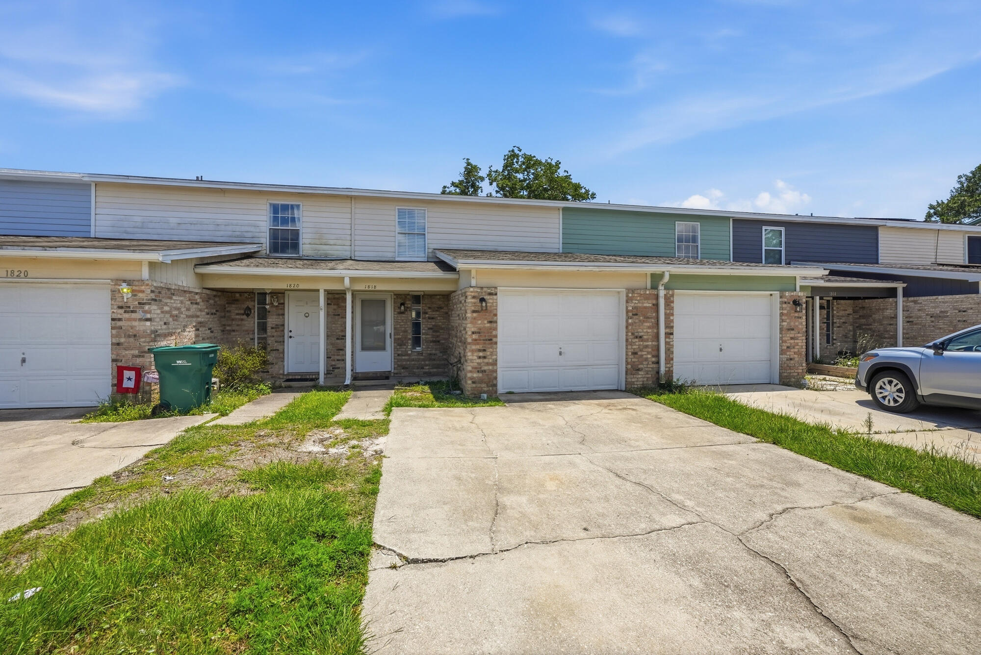 WHISPERING OAKS - Residential