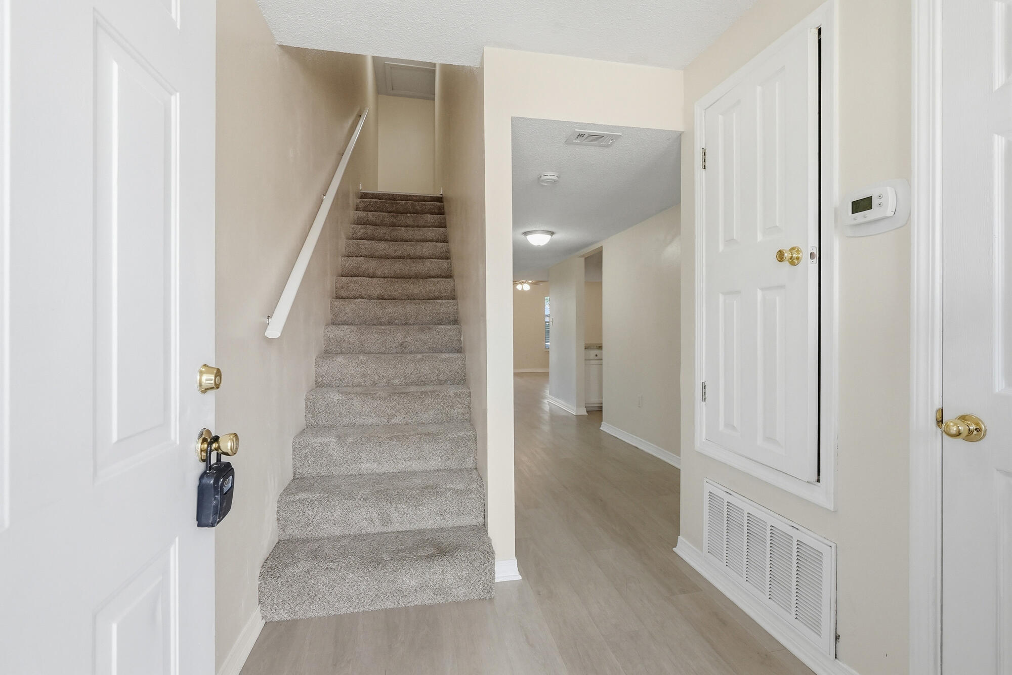 WHISPERING OAKS - Residential