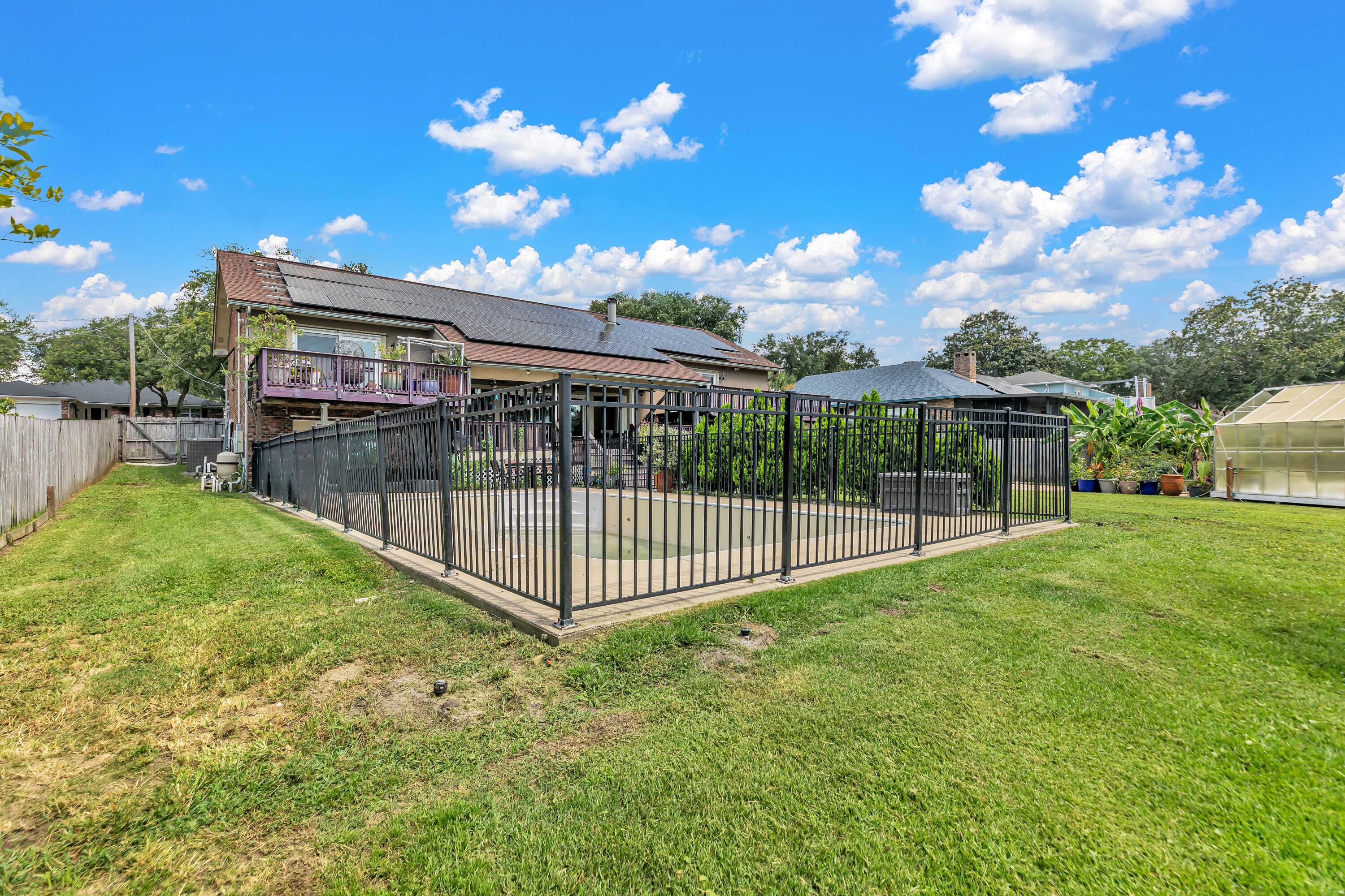LAKE LORRAINE ESTATES - Residential