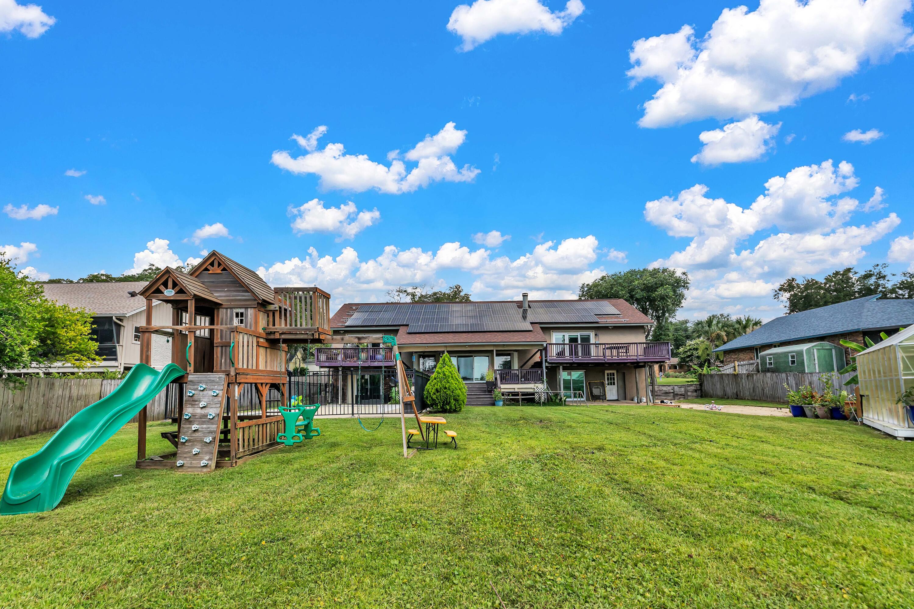 LAKE LORRAINE ESTATES - Residential
