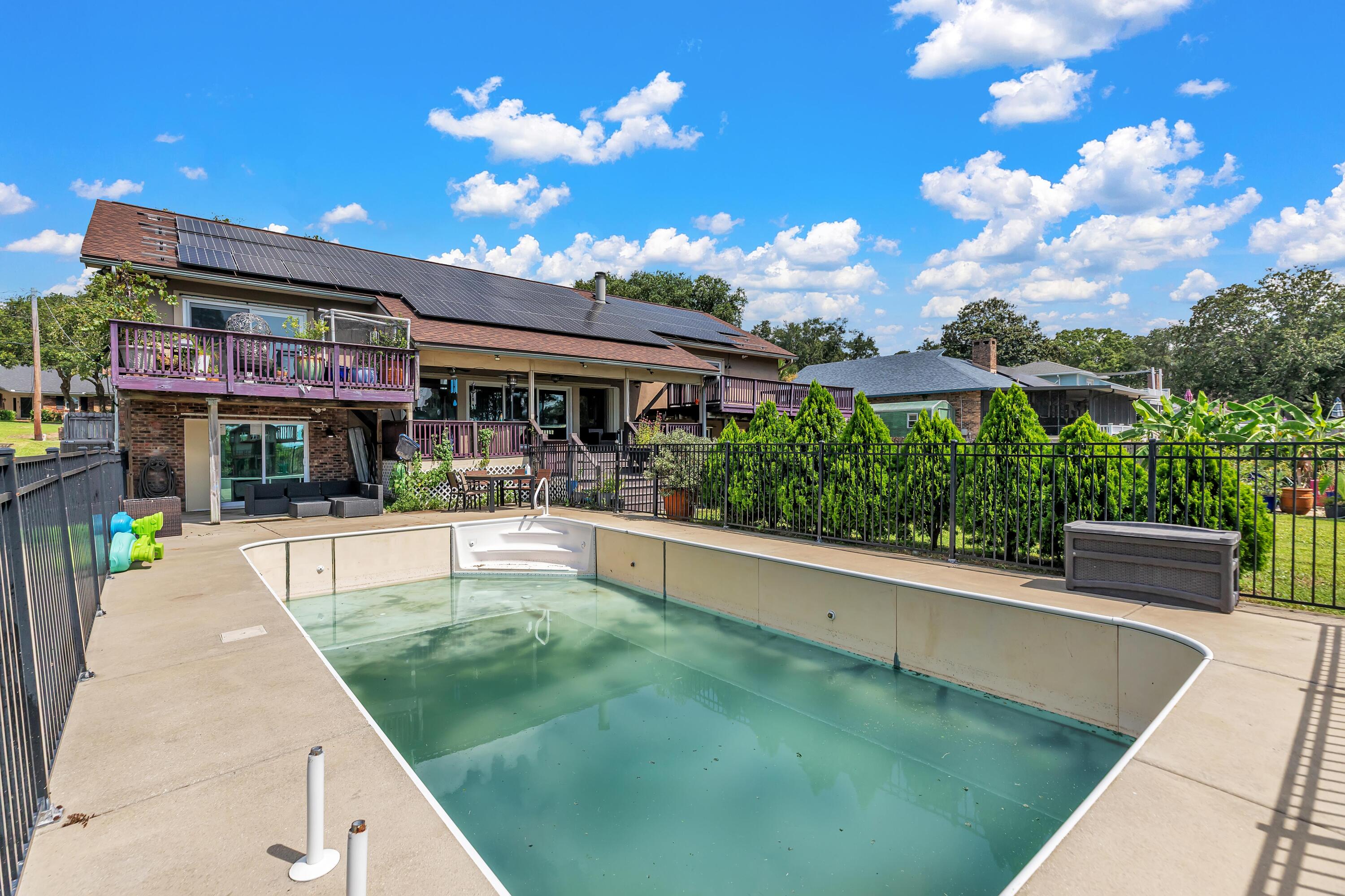 LAKE LORRAINE ESTATES - Residential