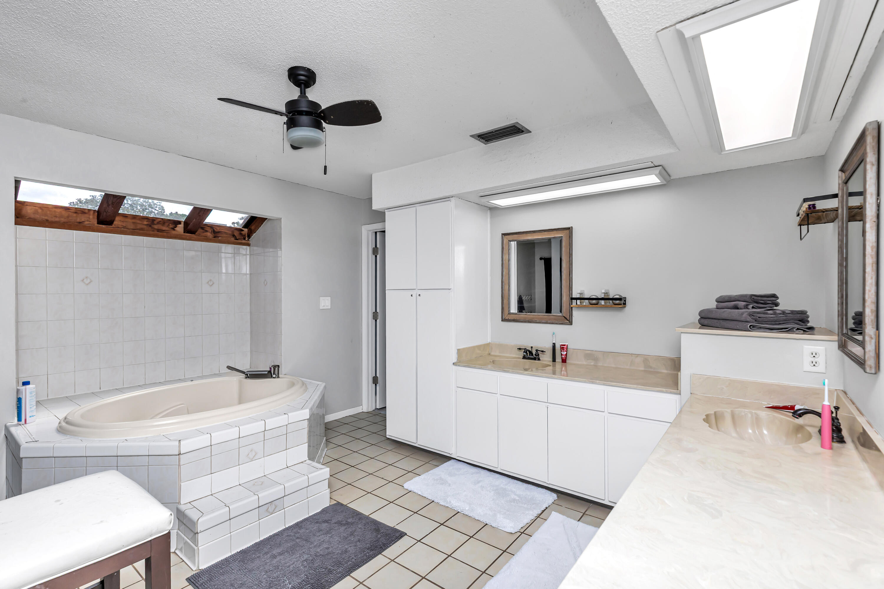 LAKE LORRAINE ESTATES - Residential