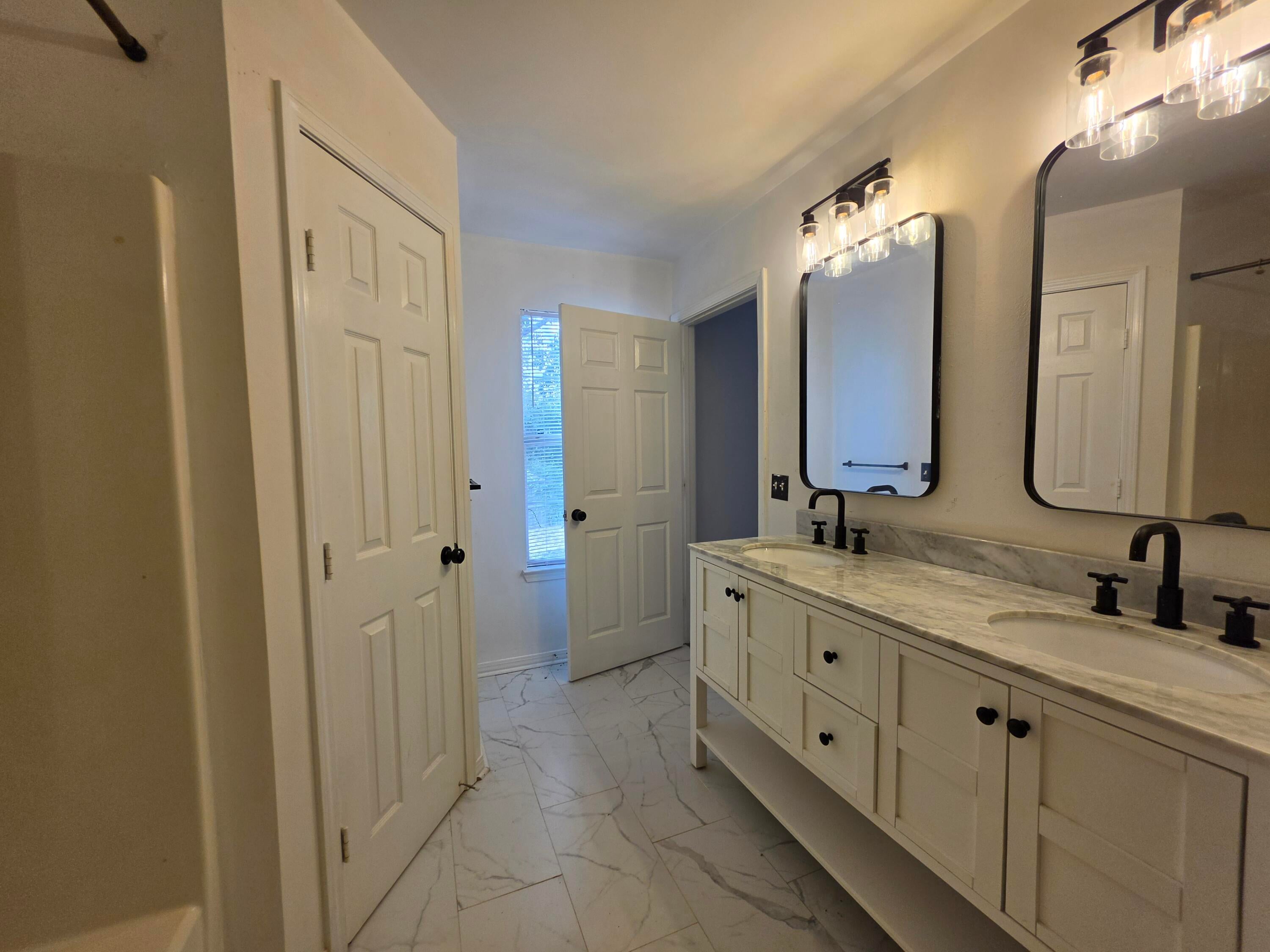 RIVERCHASE S/D PH 2 - Residential Lease