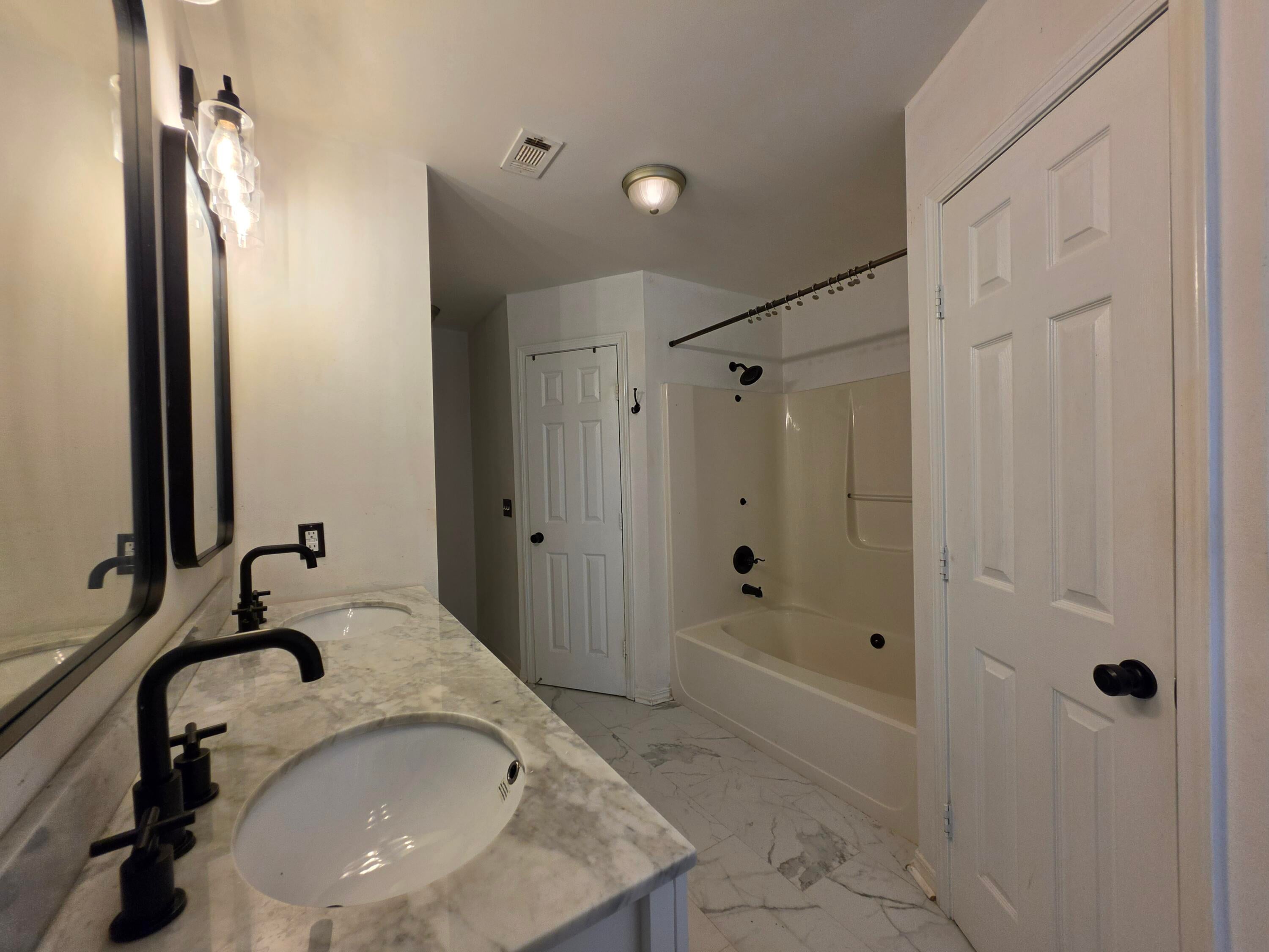 RIVERCHASE S/D PH 2 - Residential Lease