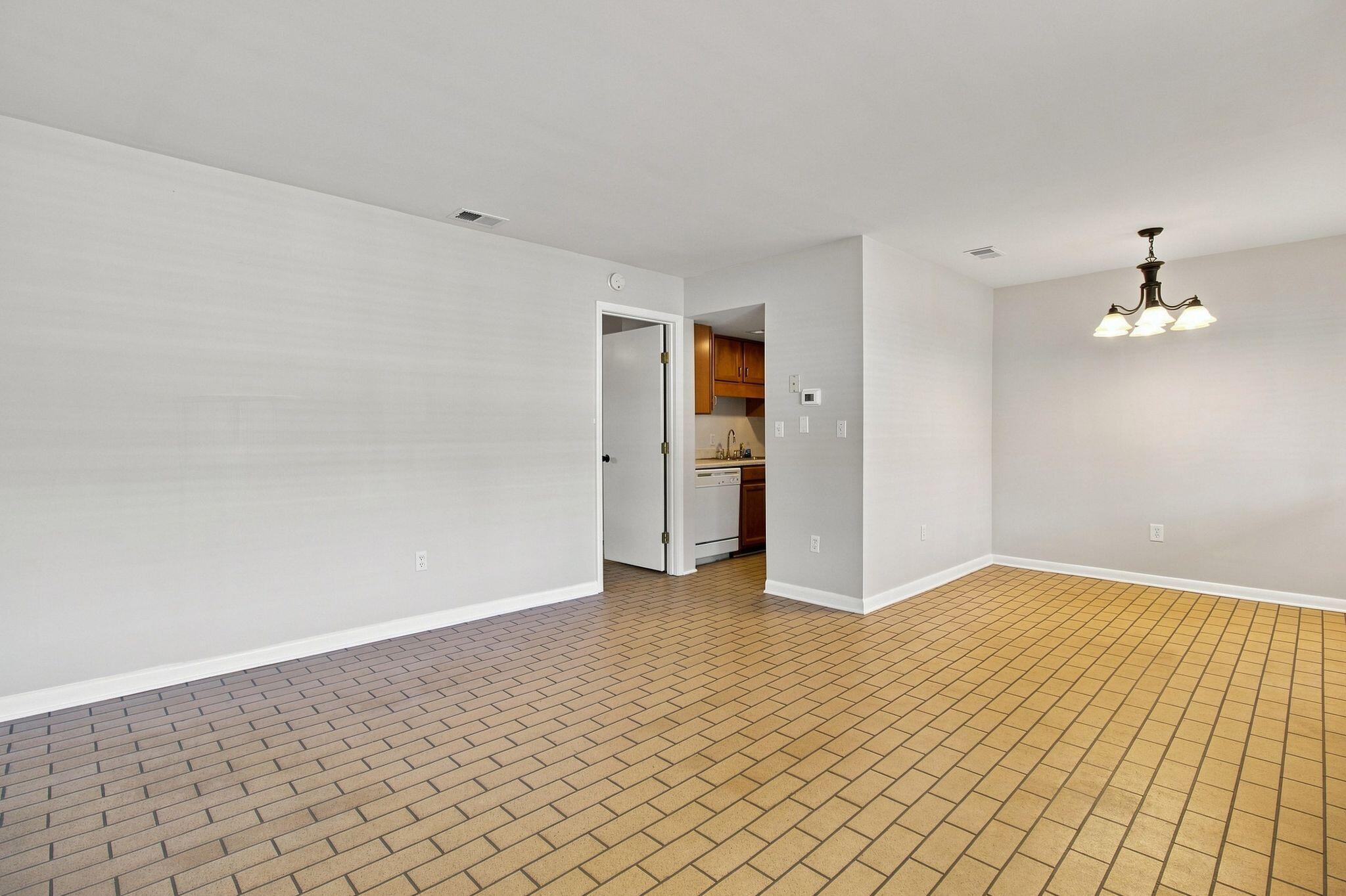 COLLEGE PARK CONDO - Residential Lease