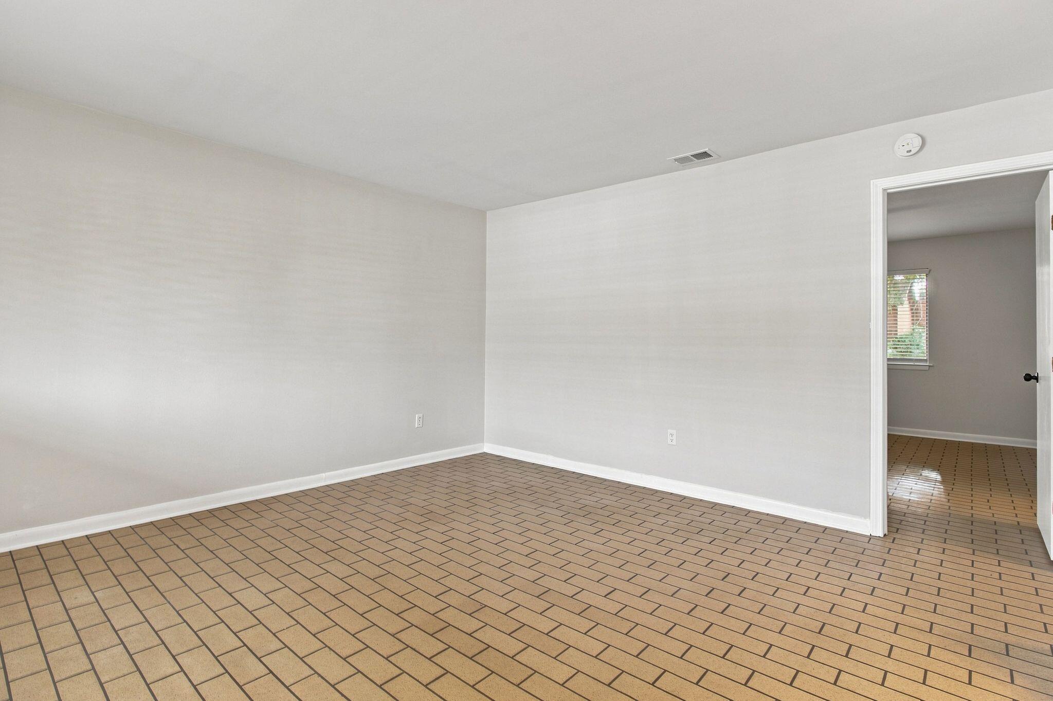 COLLEGE PARK CONDO - Residential Lease