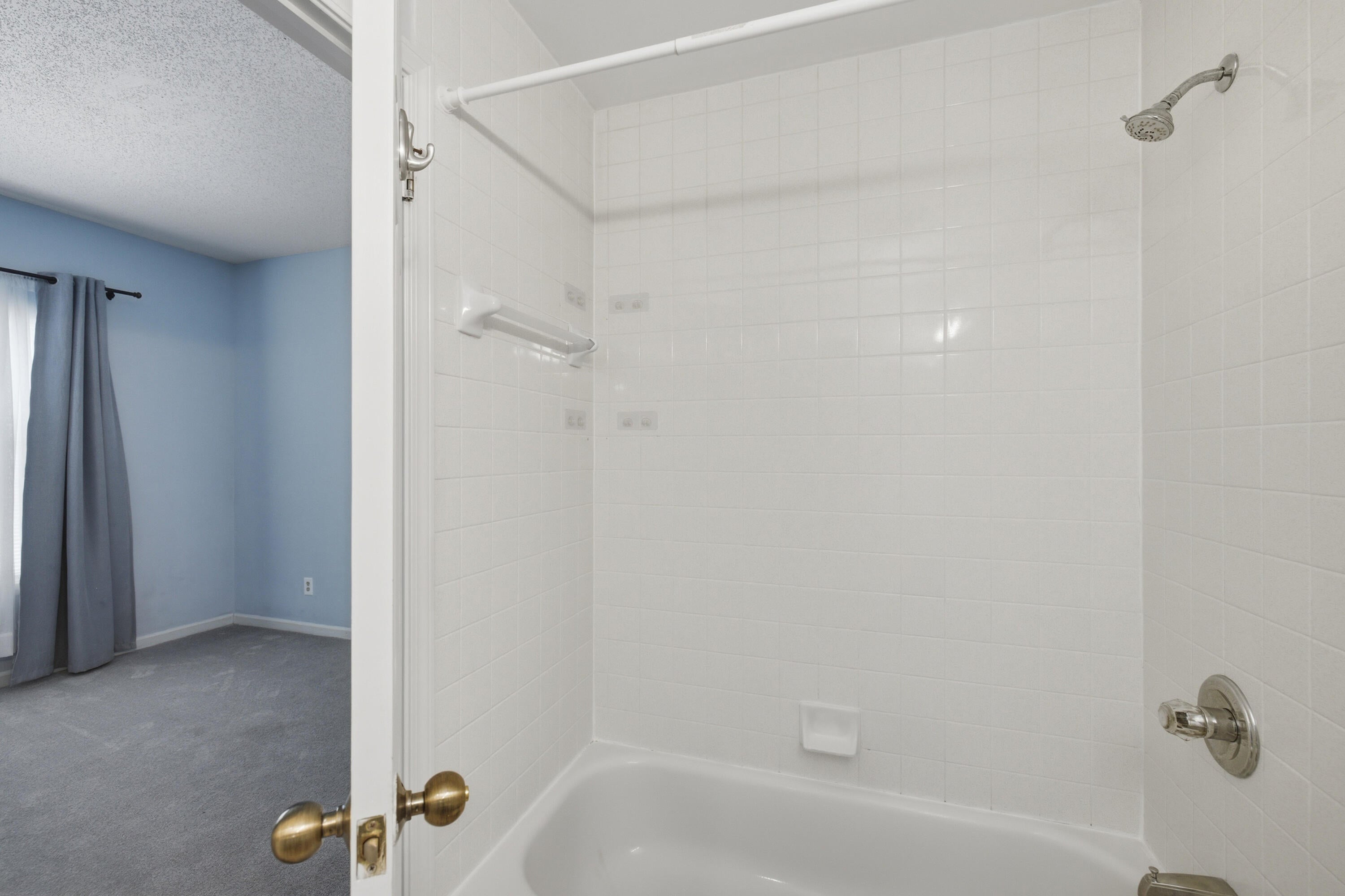 POINTE OF VIEW CONDO - Residential Lease