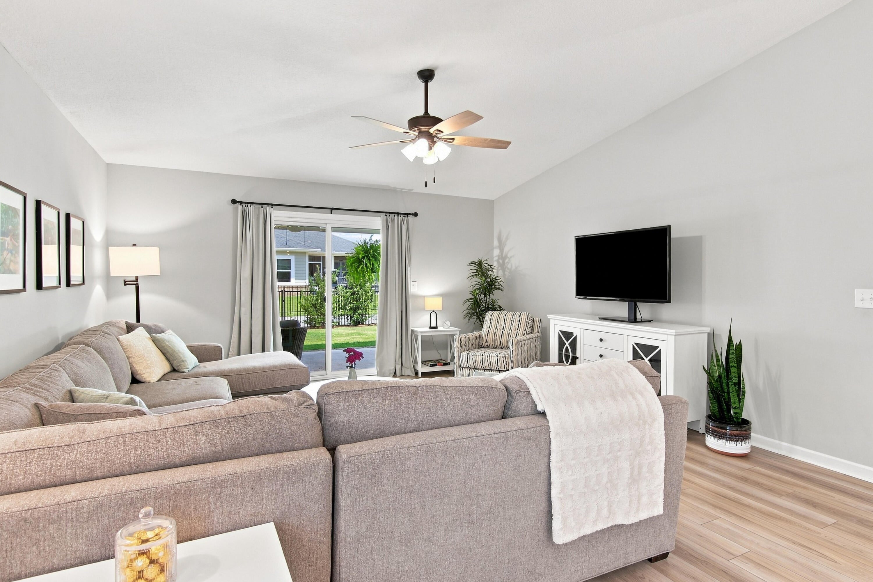 RIVERWALK - Residential