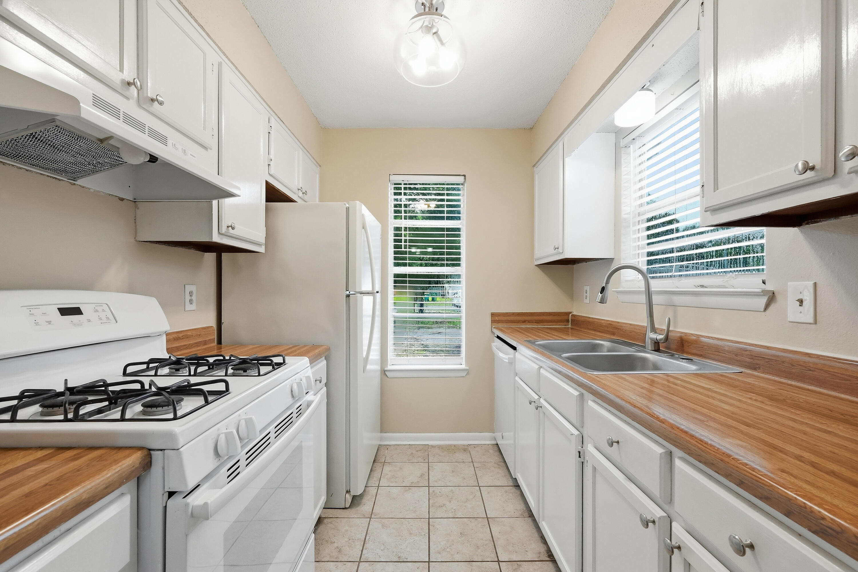 ROSEMONT - Residential Lease