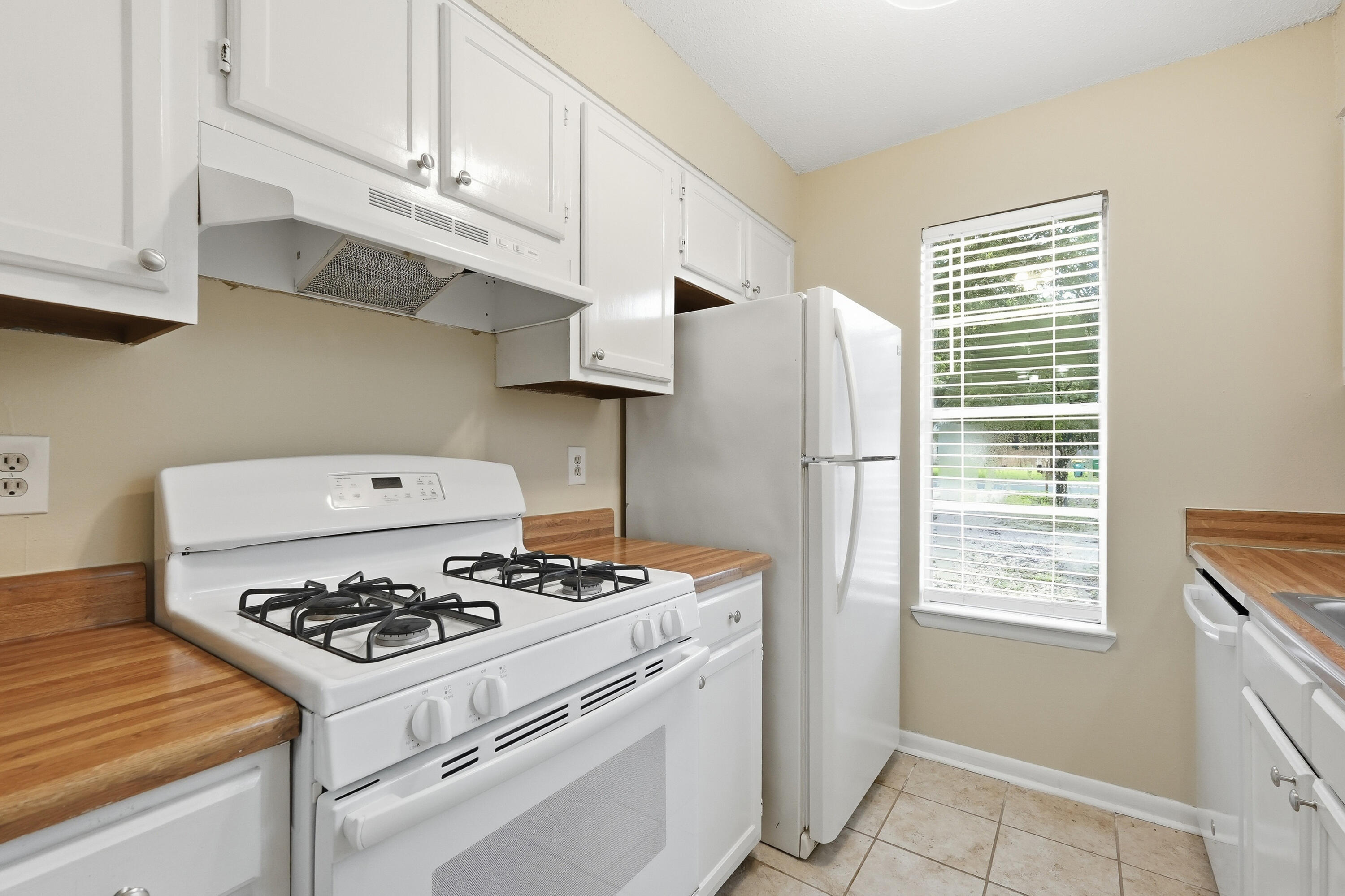ROSEMONT - Residential Lease
