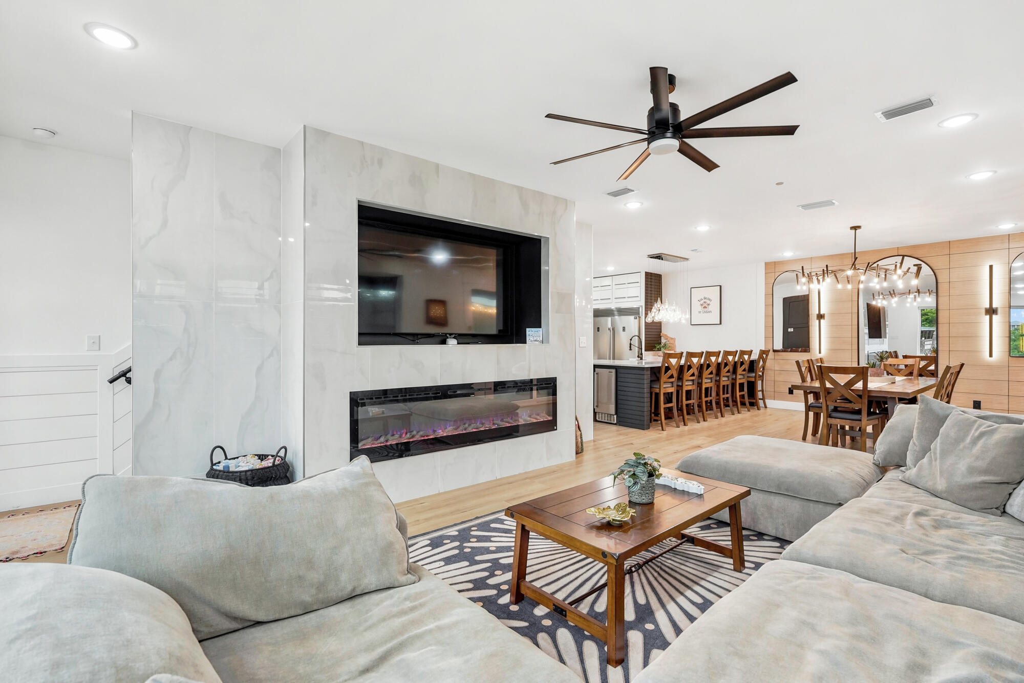 LAGUNA BEACH - Residential