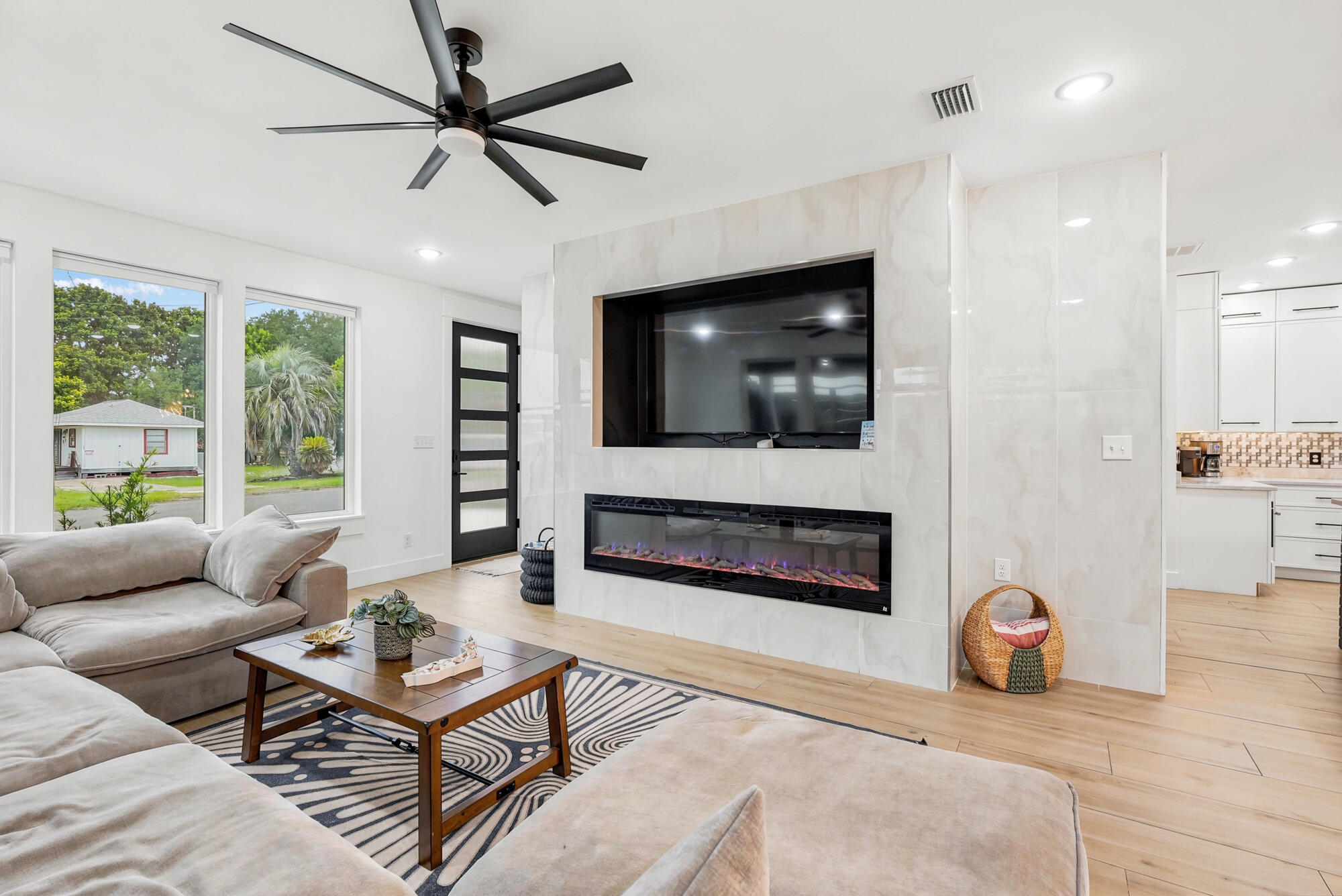 LAGUNA BEACH - Residential