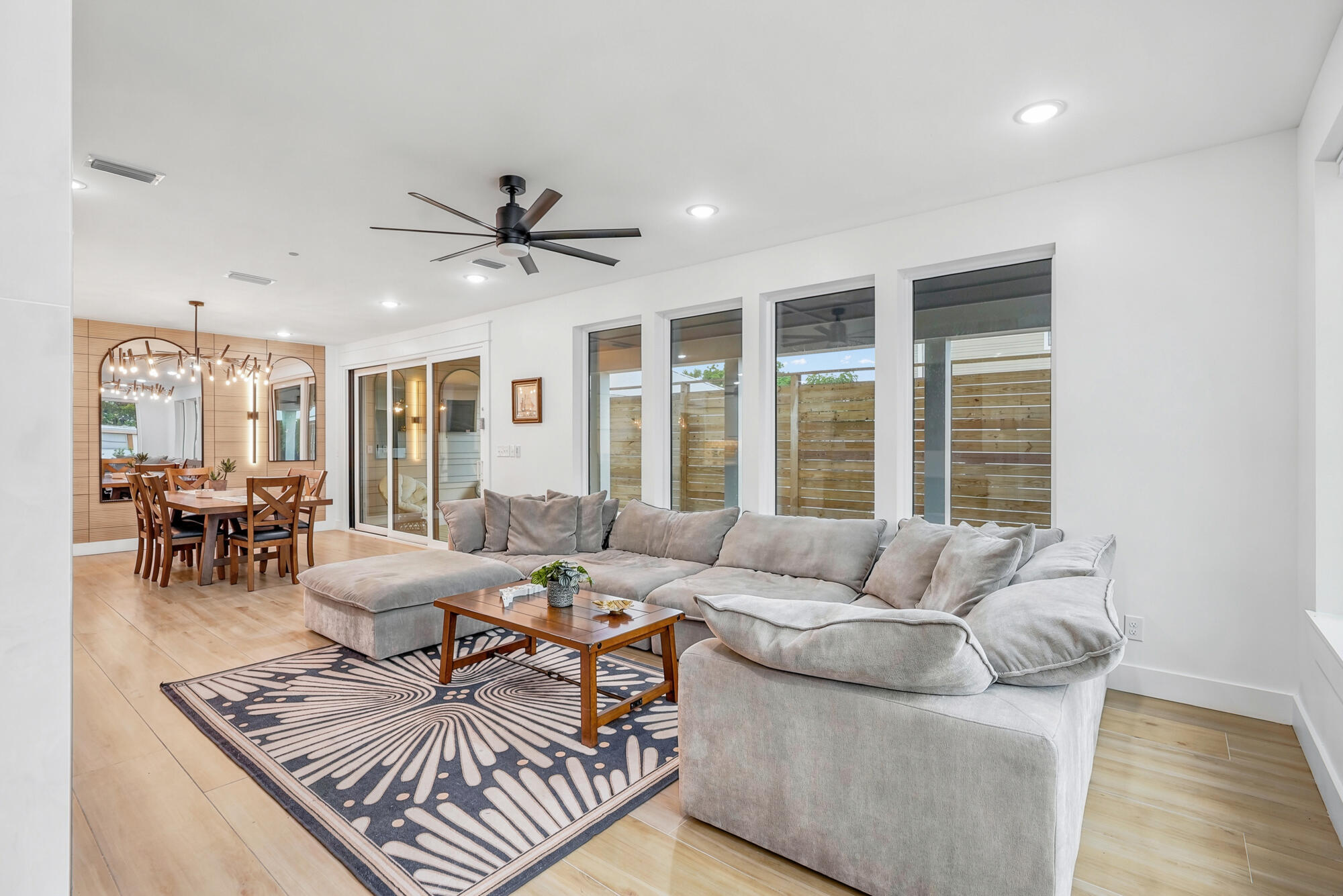 LAGUNA BEACH - Residential