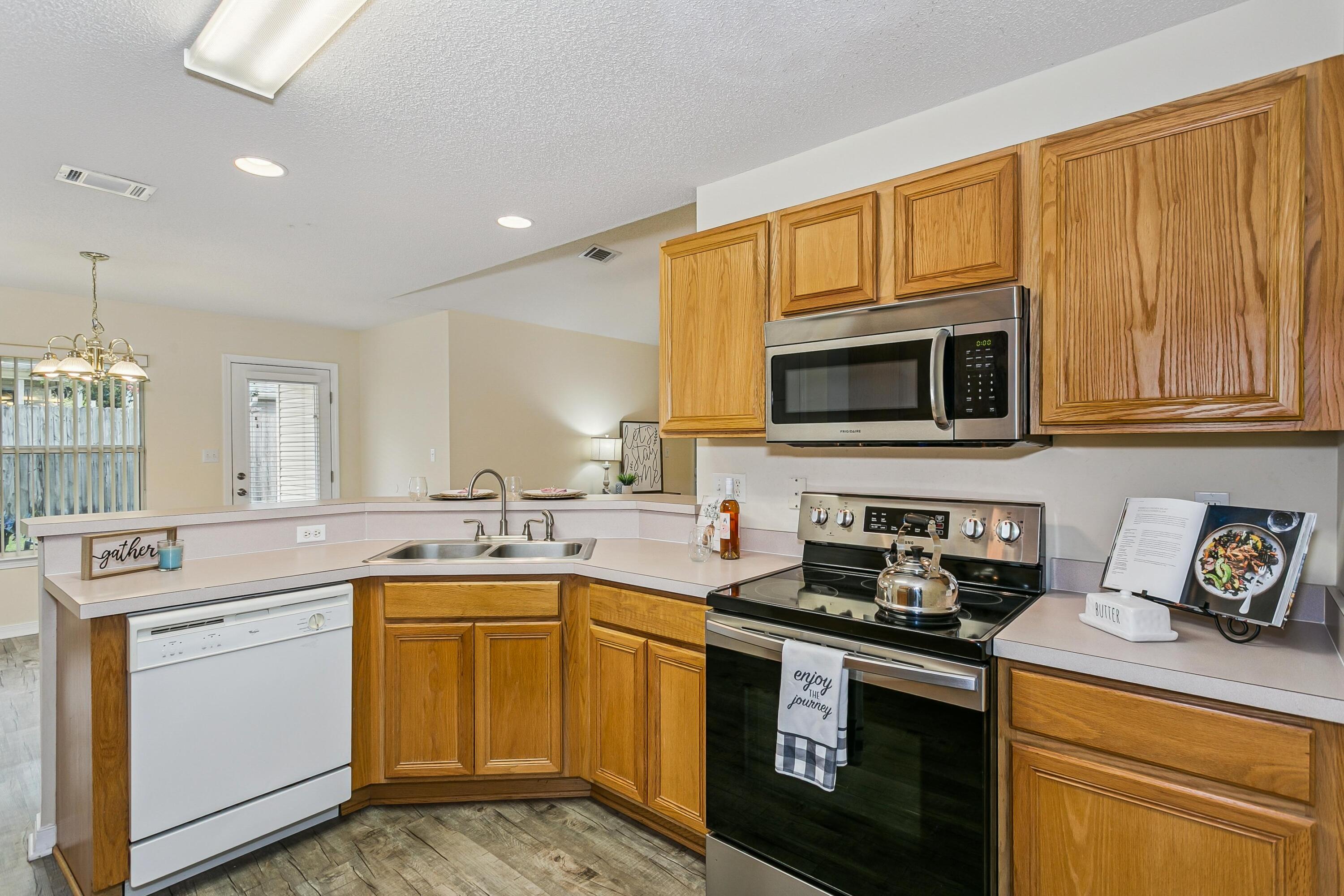 CREEKSIDE - Residential