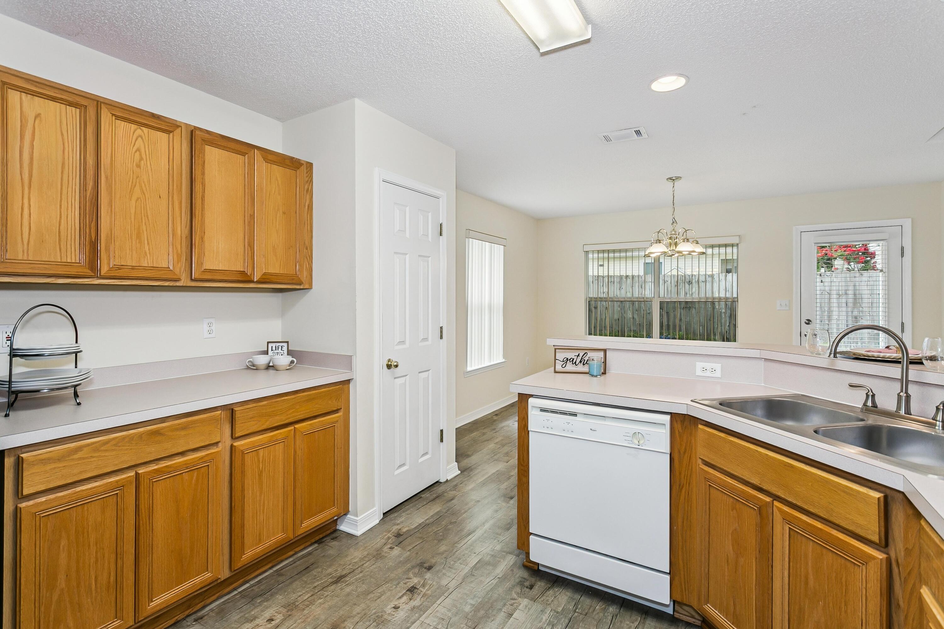CREEKSIDE - Residential