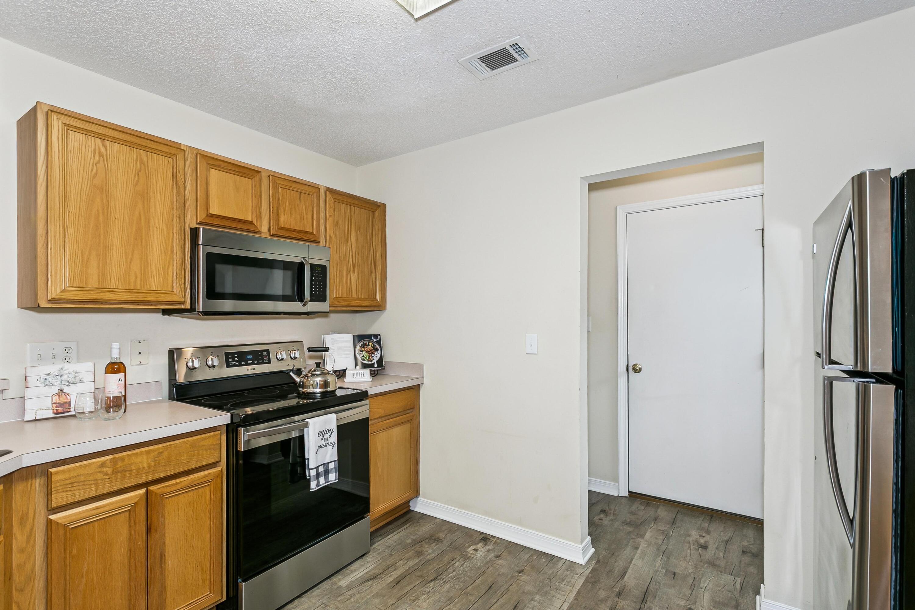 CREEKSIDE - Residential