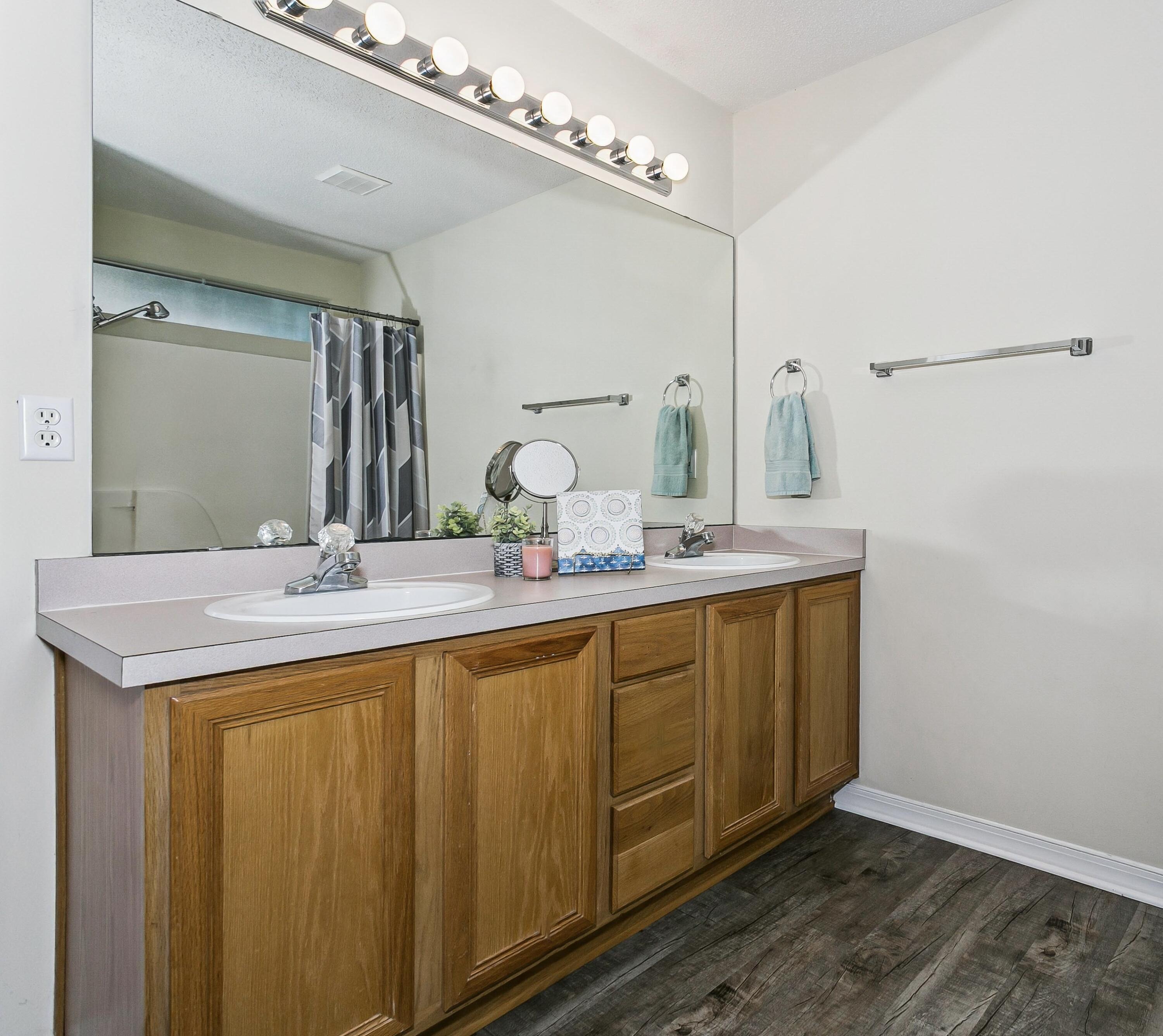CREEKSIDE - Residential