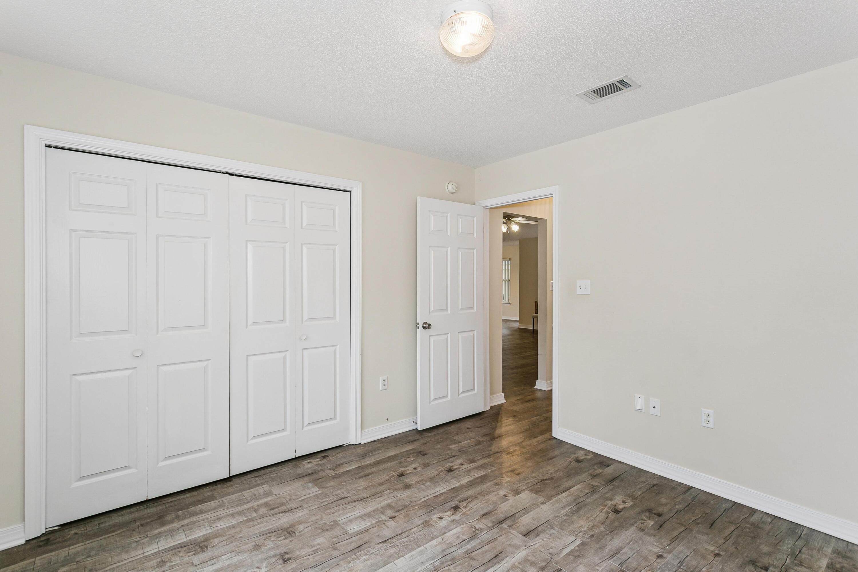 CREEKSIDE - Residential