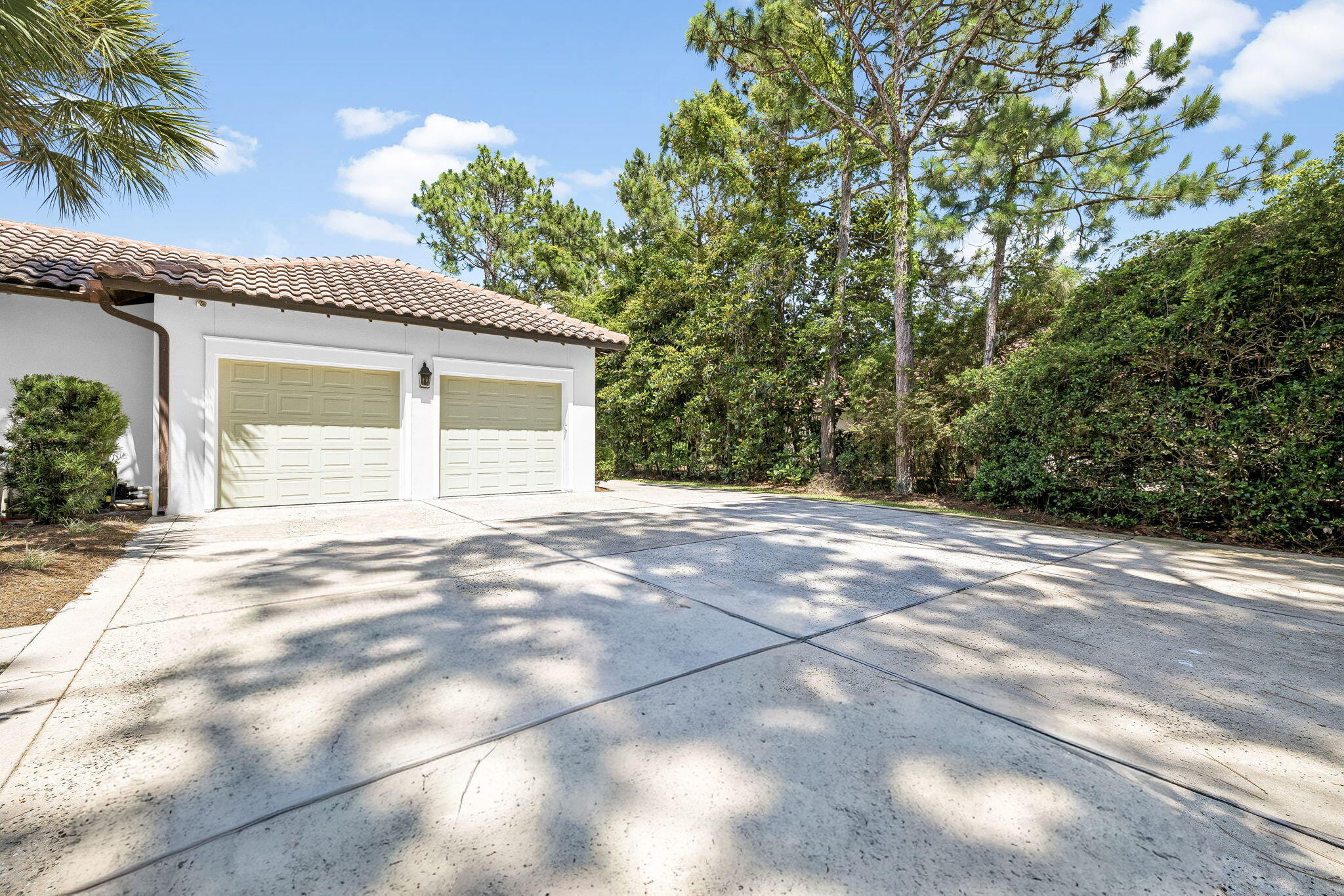 BAYTOWNE AVE EAST - Residential