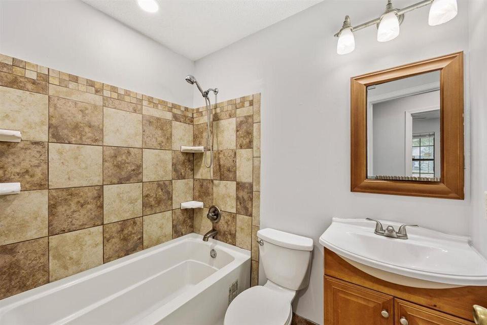 METES & BOUNDS - Residential Lease