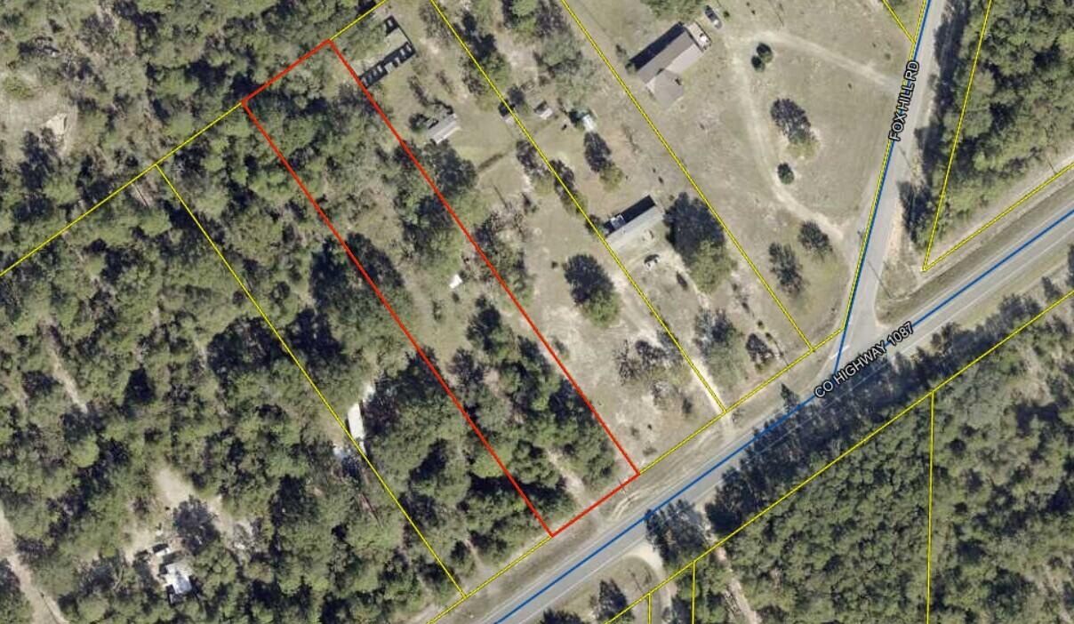 Property has water, level lot