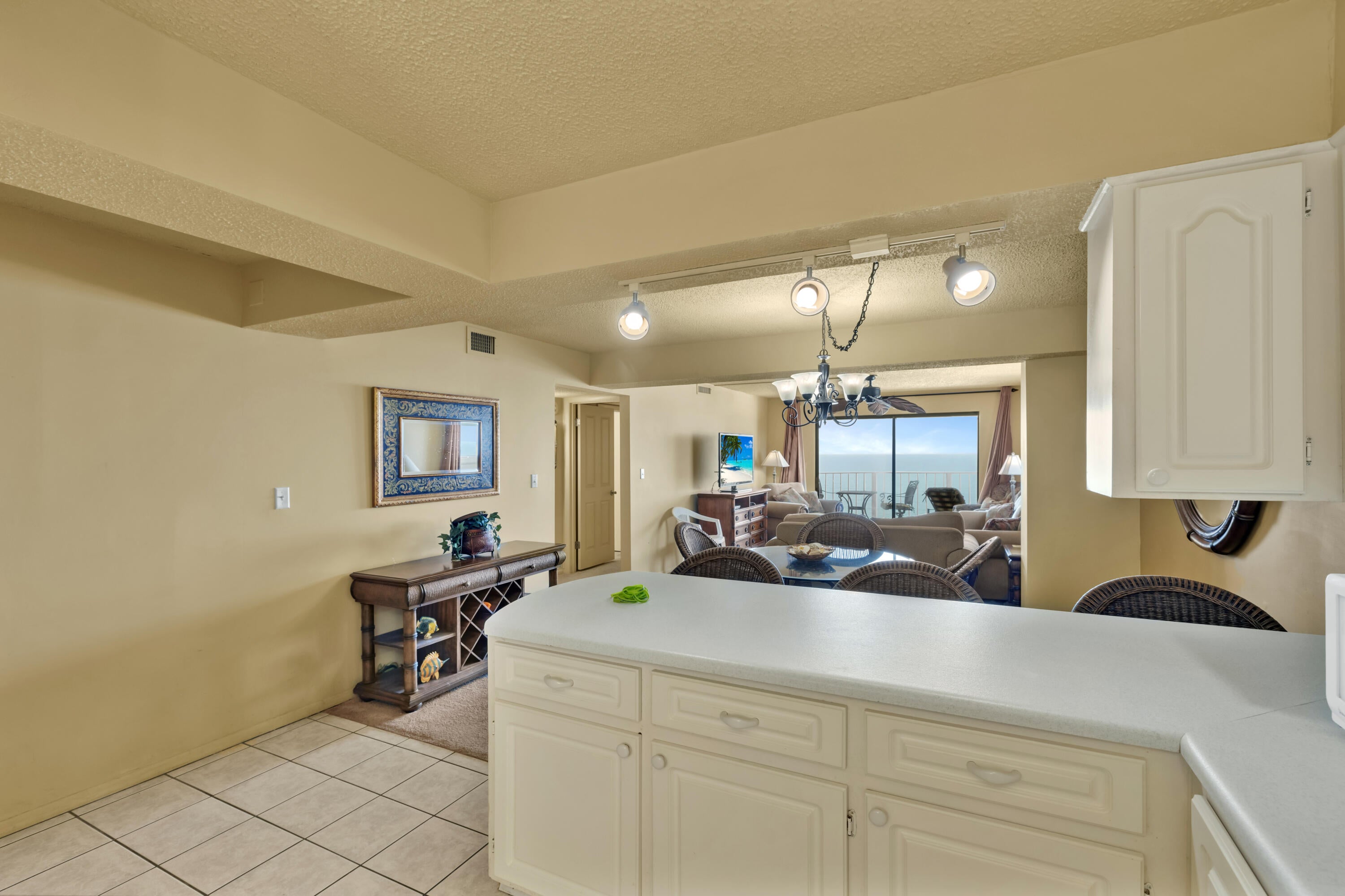 REGENCY TOWERS - Residential