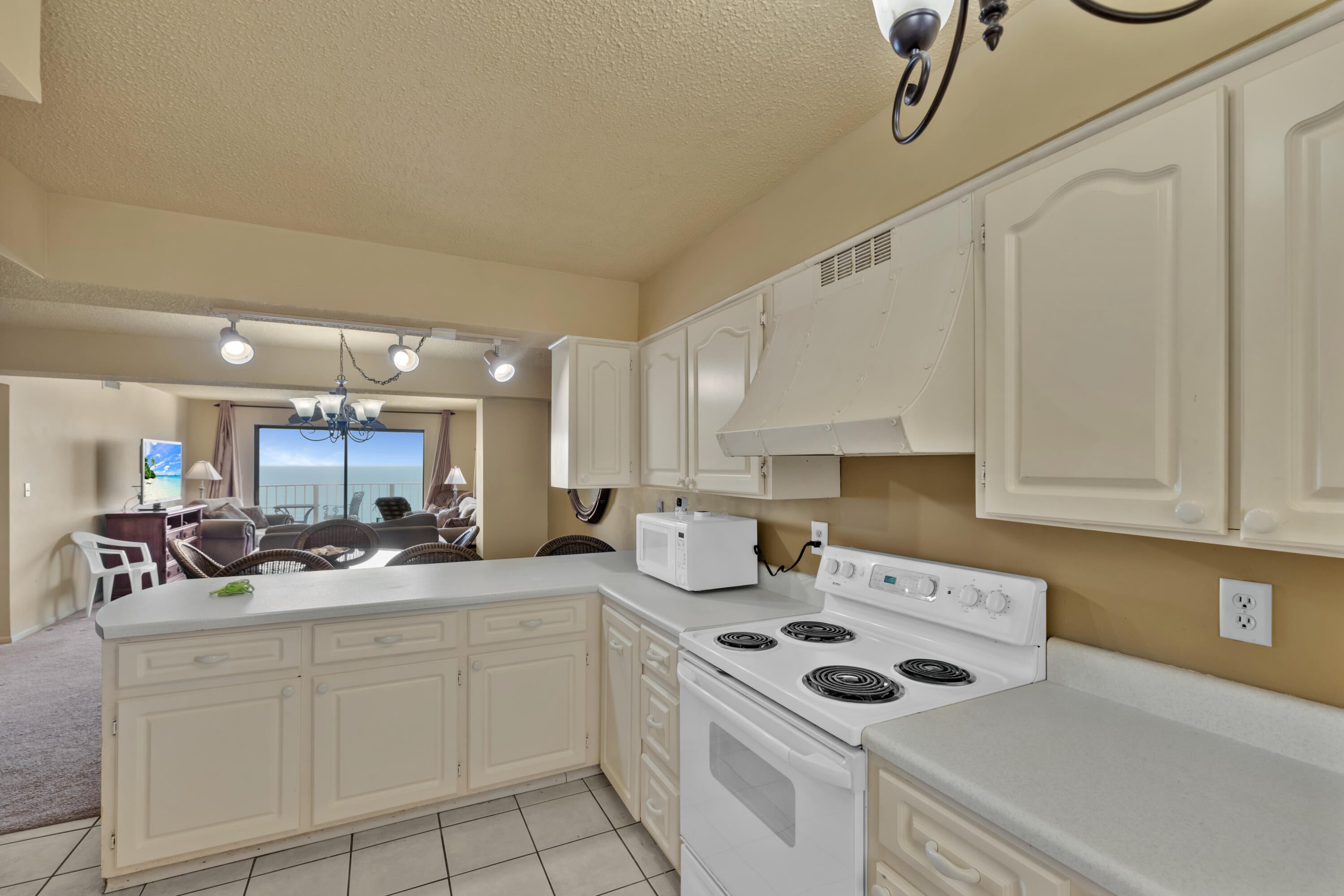REGENCY TOWERS - Residential