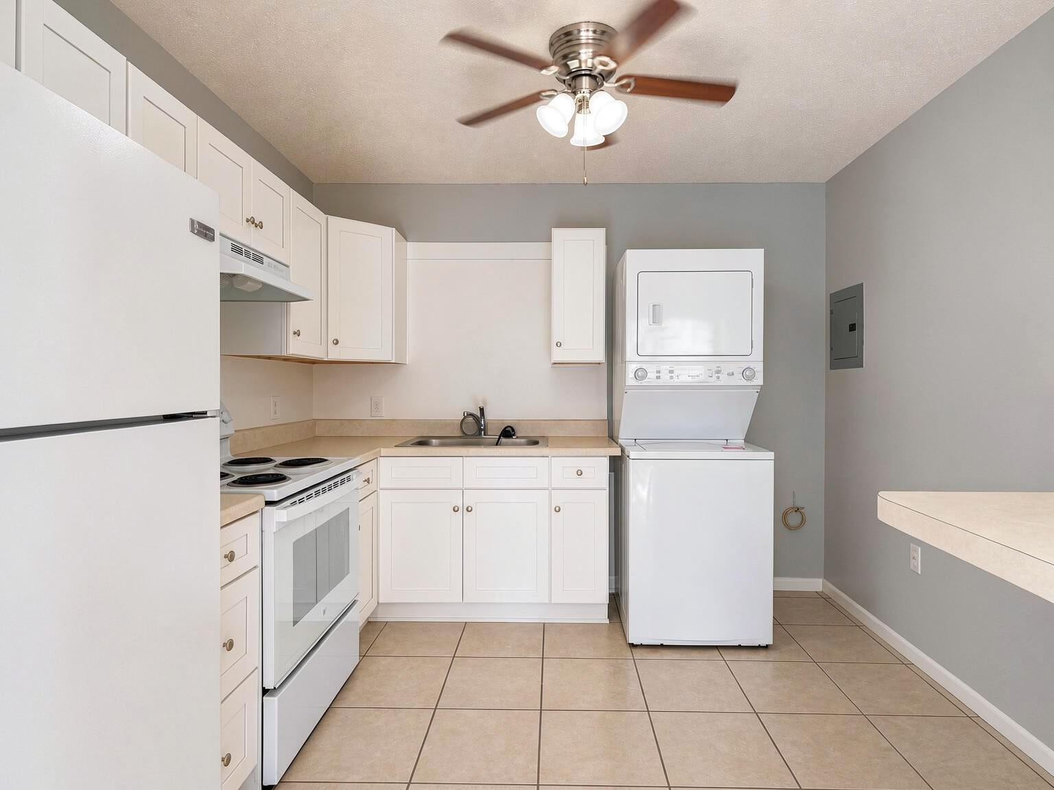 CINCO BAYOU - Residential Lease
