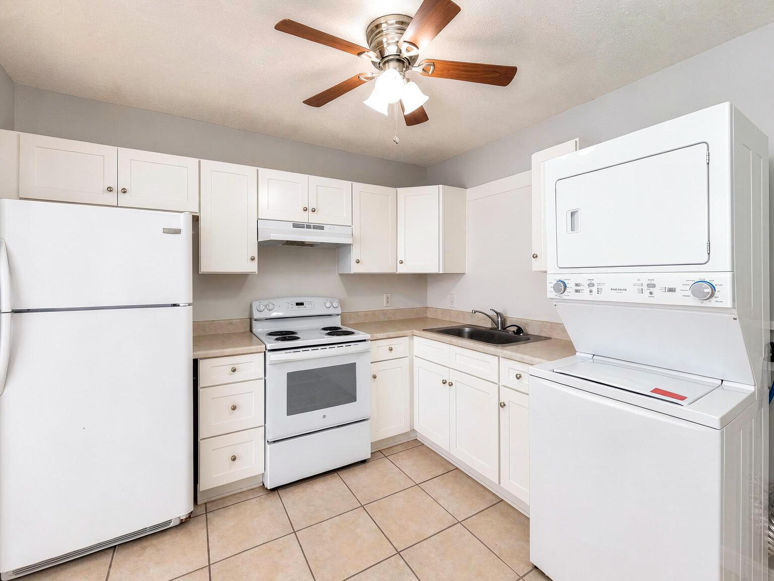 CINCO BAYOU - Residential Lease
