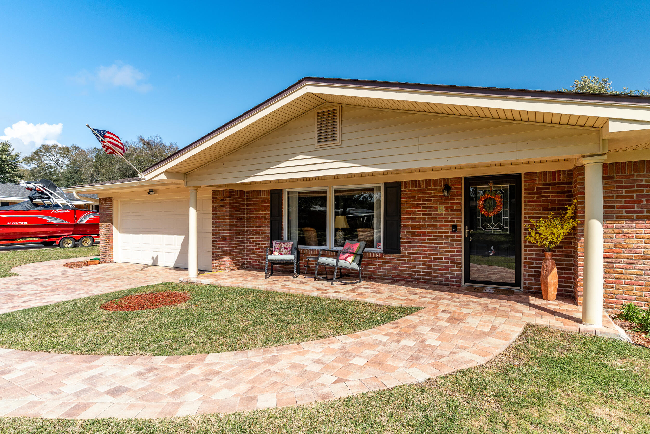 COUNTRY CLUB EST 1ST - Residential