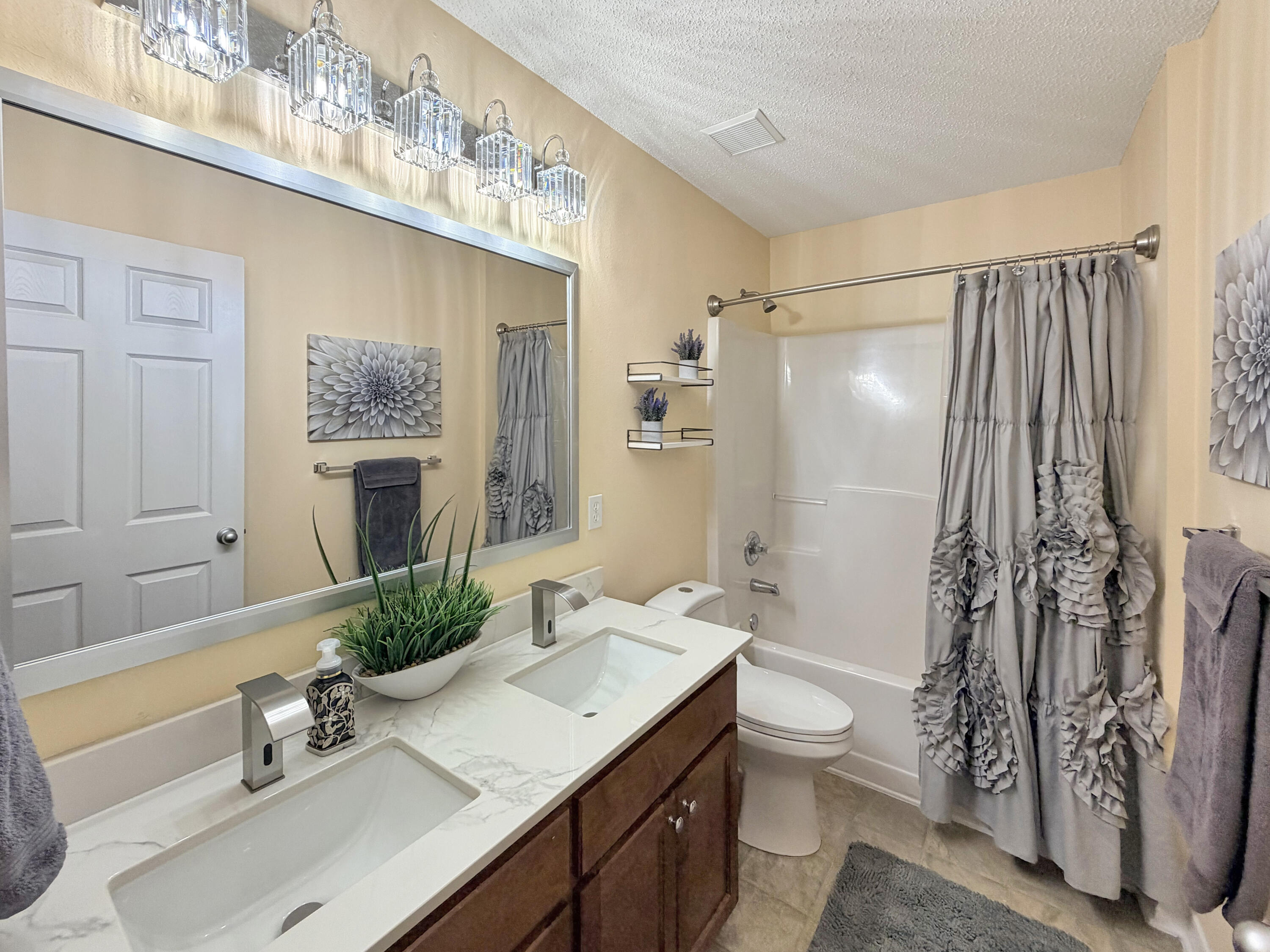 IRON GATE S/D PH I LOT 11 BLK A - Residential