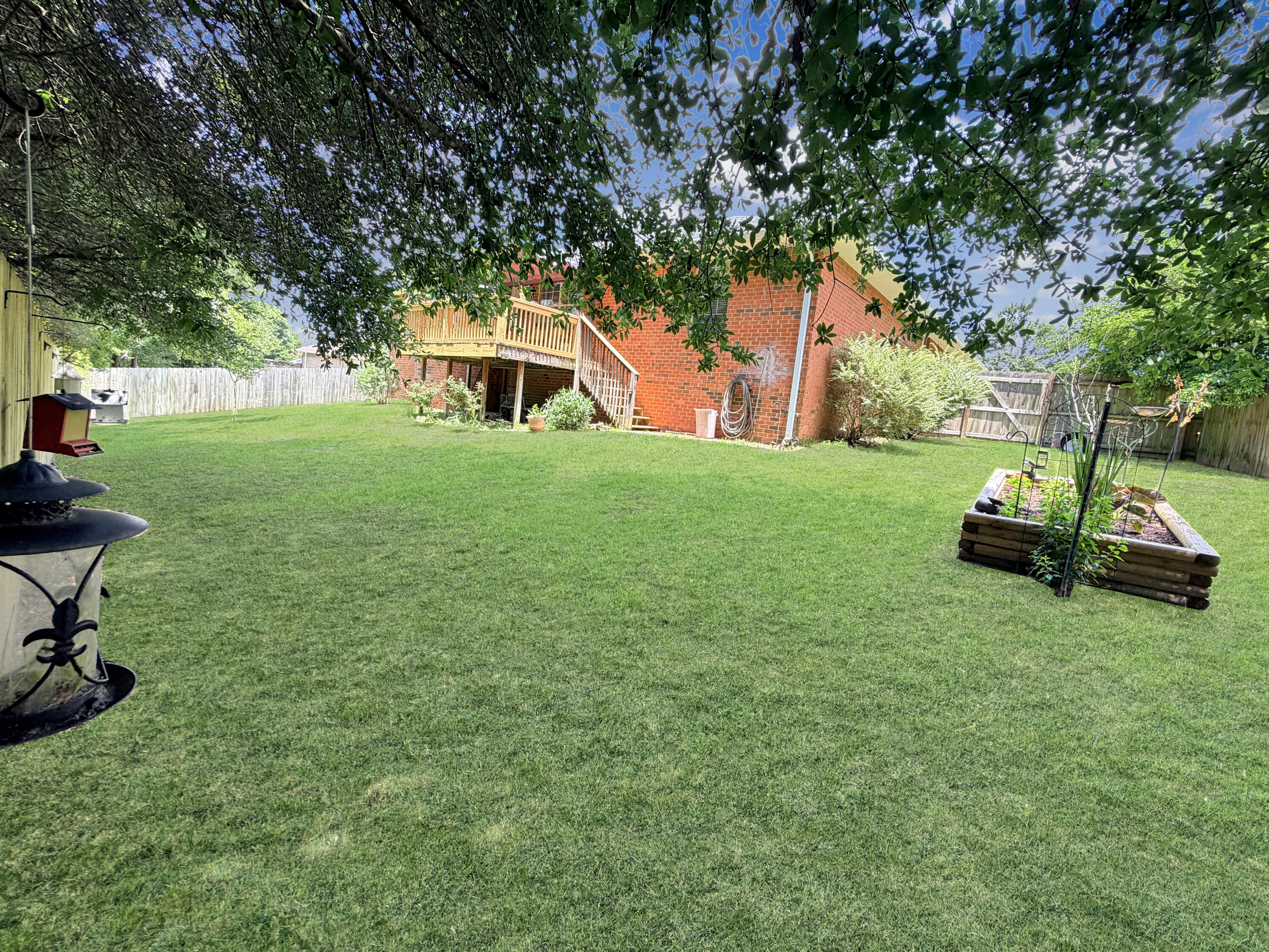 IRON GATE S/D PH I LOT 11 BLK A - Residential
