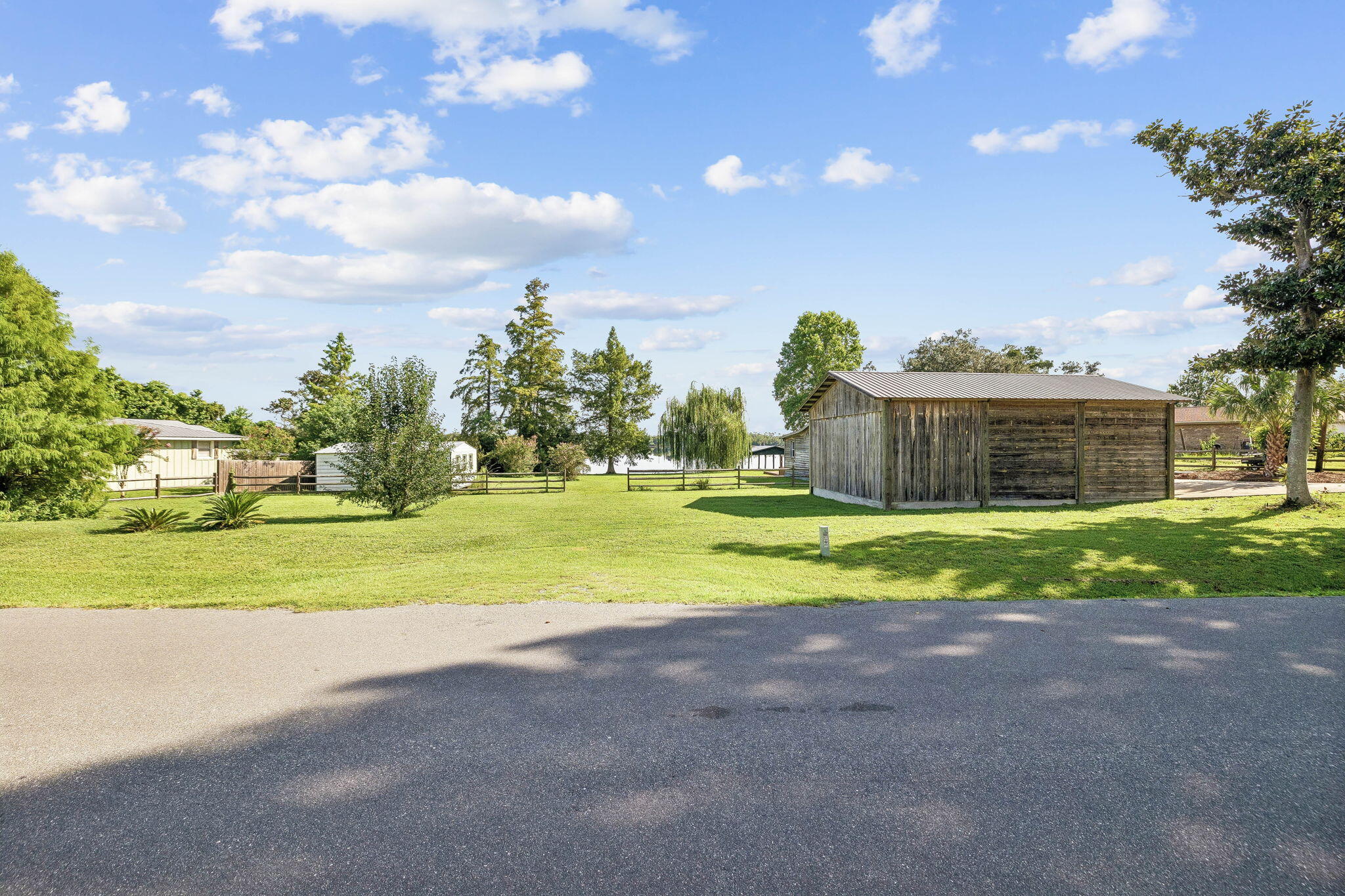 NO RECORDED SUBDIVISION - Residential