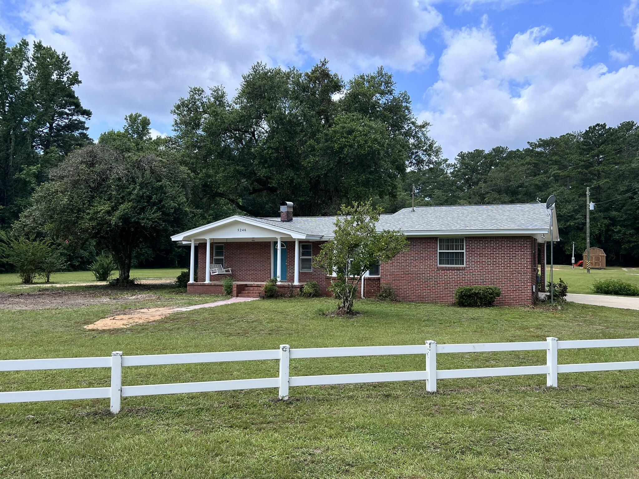 Move-in ready!This home features a large kitchen with newer appliance and plenty of cabinet storage. There is a living room, den, dining room, and laundry room. The home has 3 roomy bedrooms and 2 baths,  This home is not in a subdivision and there is lots of room to play. This is zoned for Baker School, The owner will allow a pet with breed approval.
