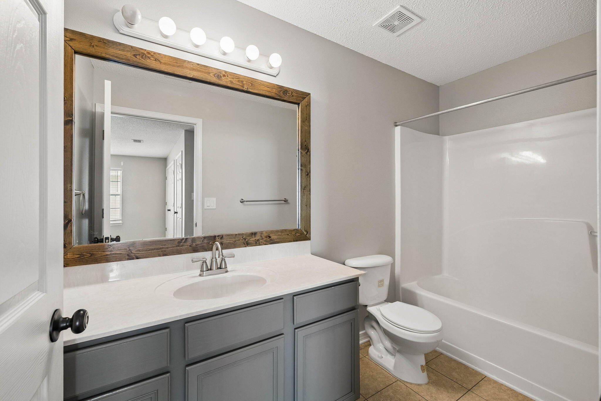 TWIN LAKES ESTATES - Residential