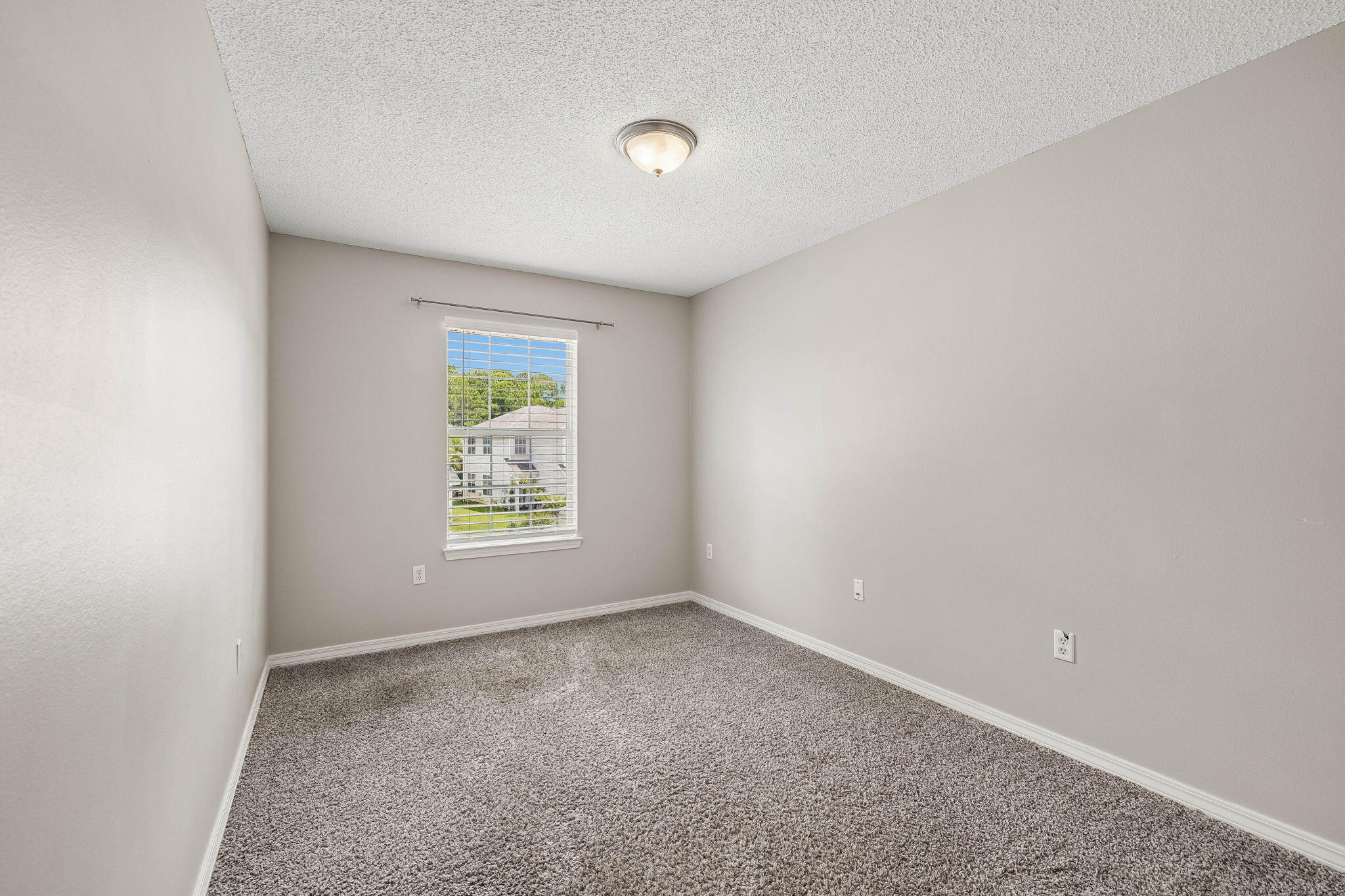 TWIN LAKES ESTATES - Residential