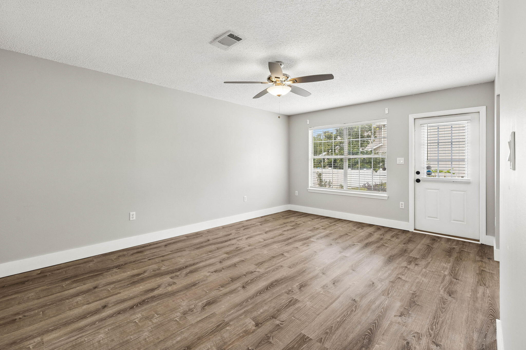 TWIN LAKES ESTATES - Residential