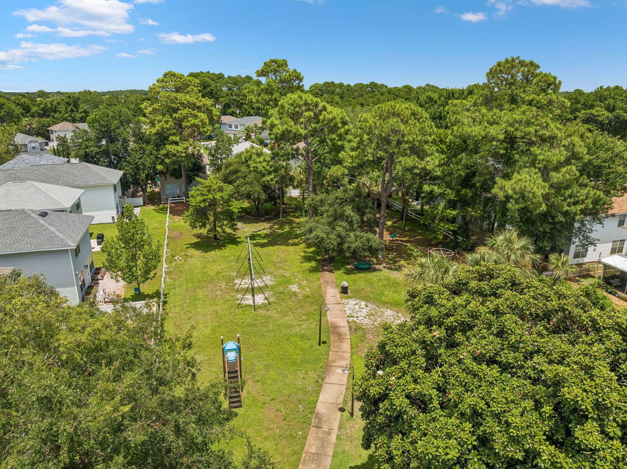 TWIN LAKES ESTATES - Residential