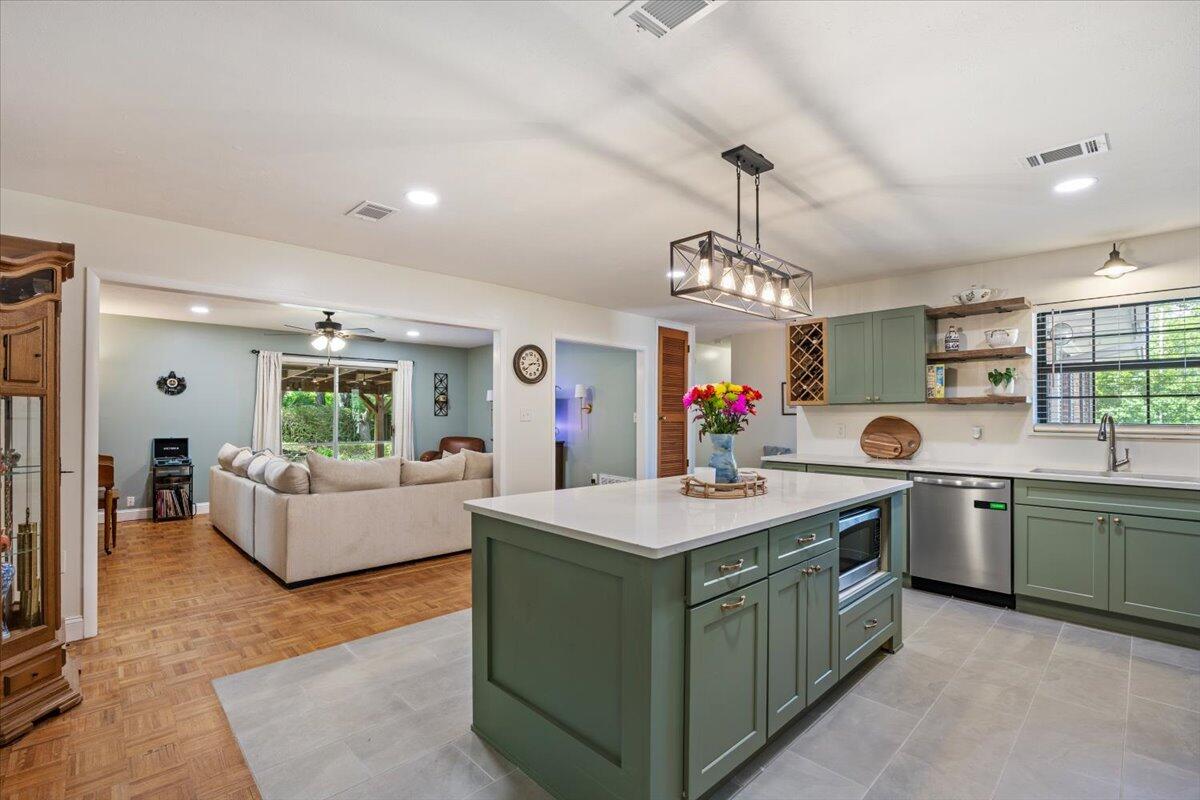 ELLIOTTS POINT 10TH ADDN - Residential