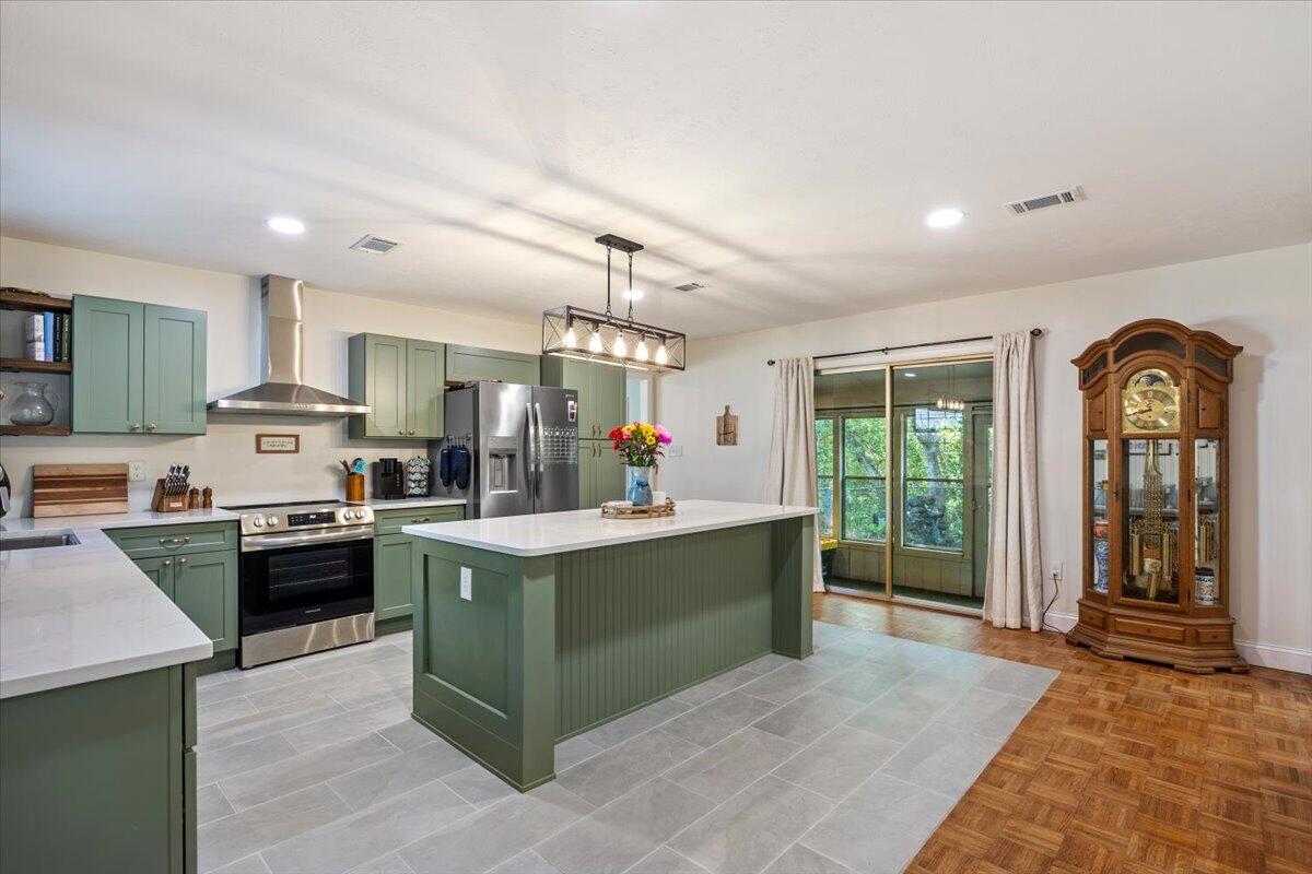 ELLIOTTS POINT 10TH ADDN - Residential
