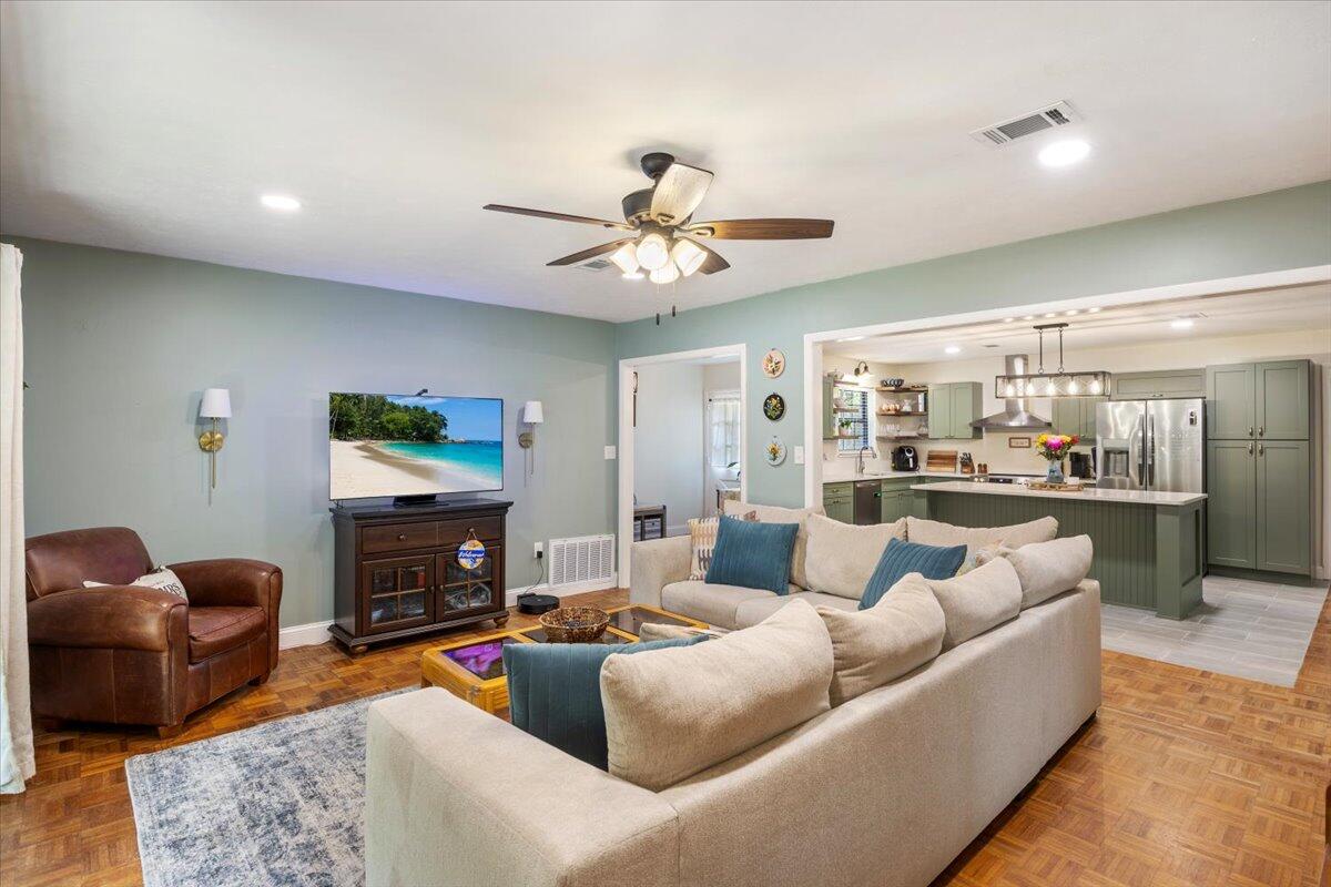 ELLIOTTS POINT 10TH ADDN - Residential