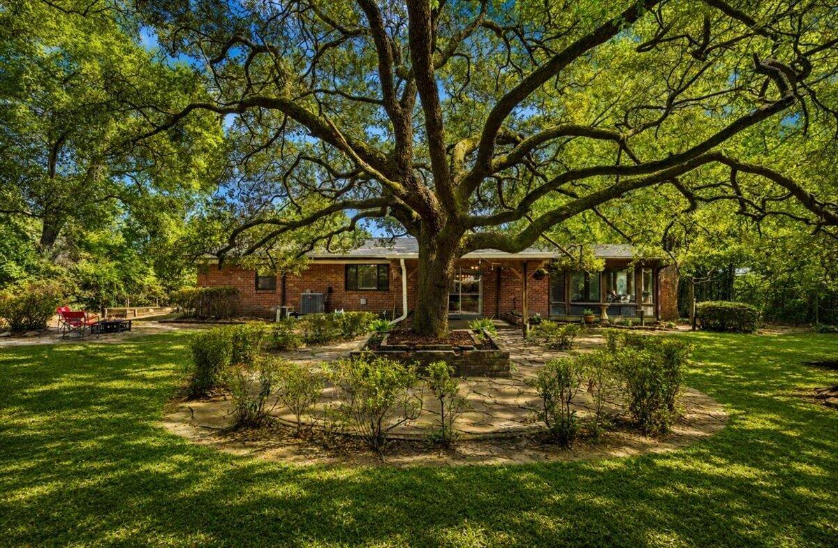 ELLIOTTS POINT 10TH ADDN - Residential