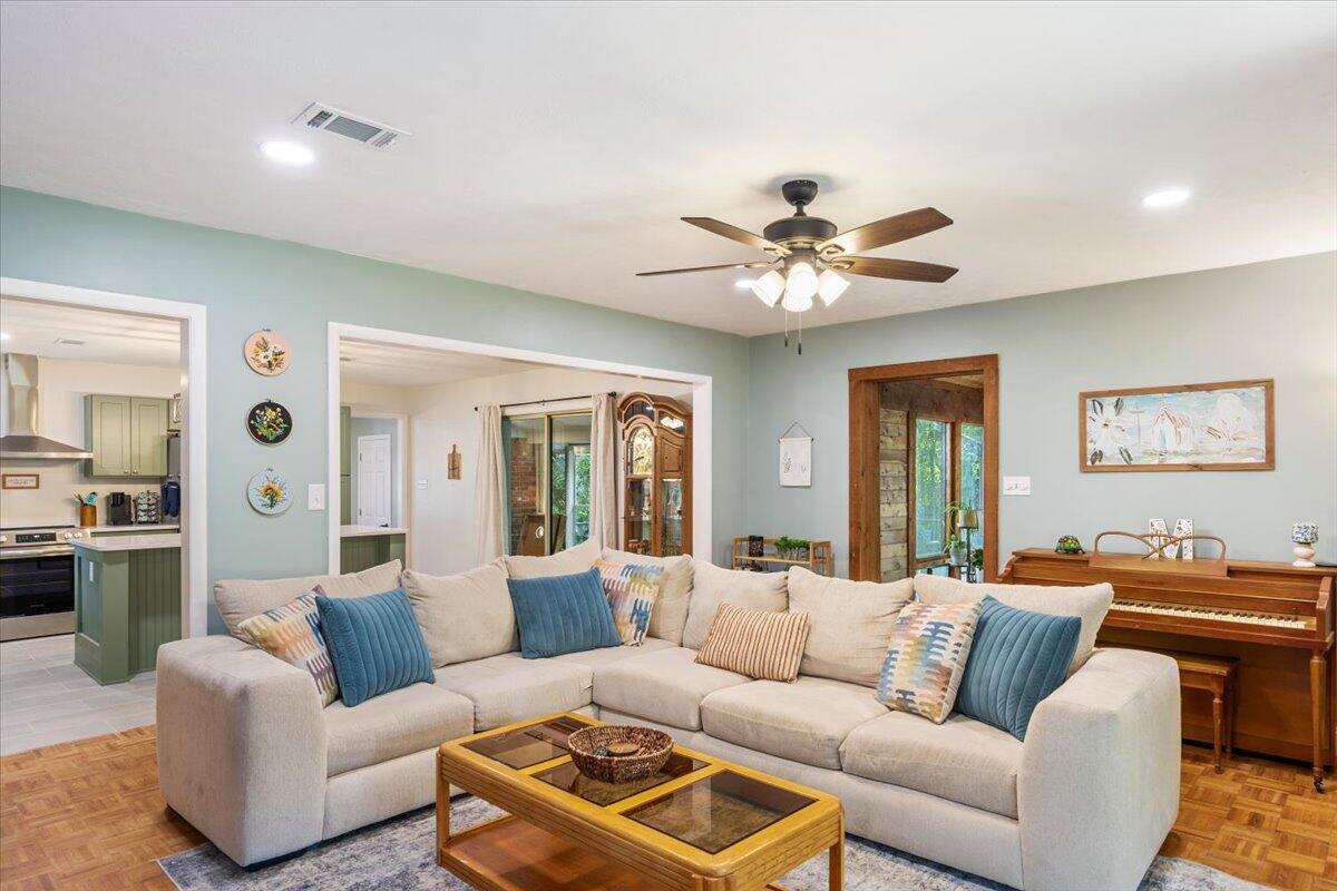 ELLIOTTS POINT 10TH ADDN - Residential
