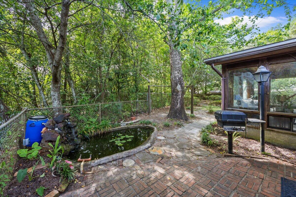 ELLIOTTS POINT 10TH ADDN - Residential