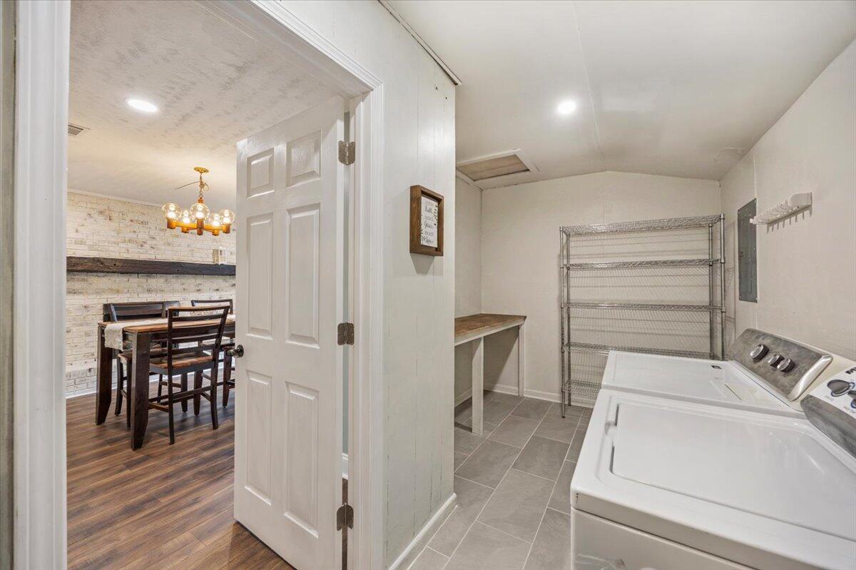 ELLIOTTS POINT 10TH ADDN - Residential