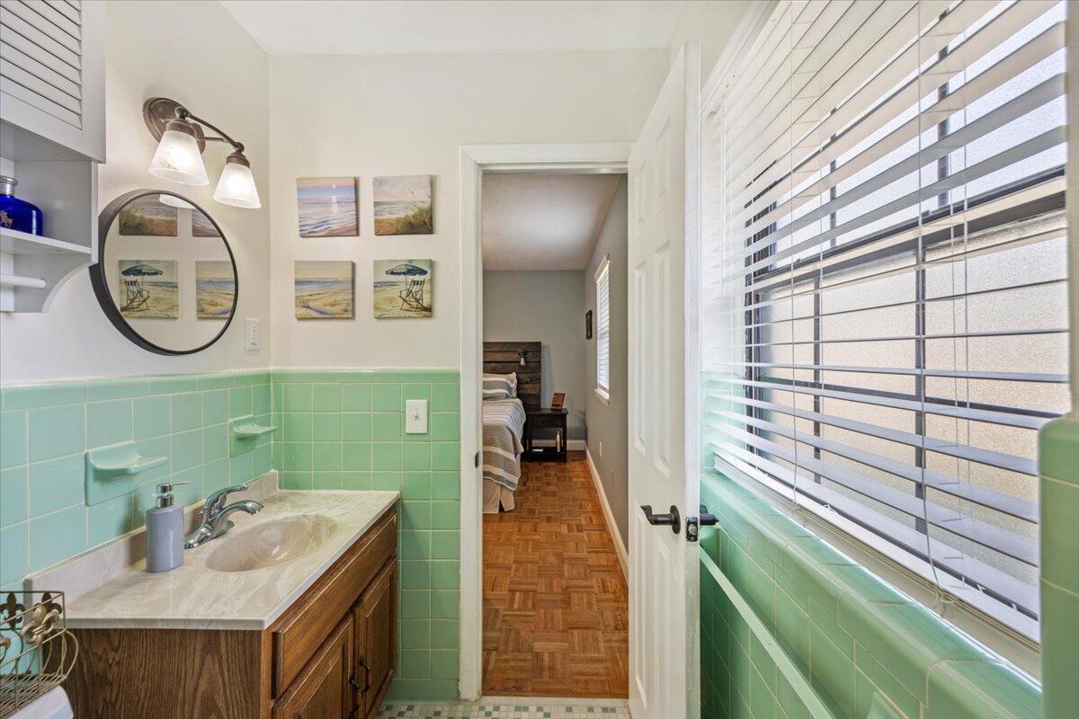 ELLIOTTS POINT 10TH ADDN - Residential